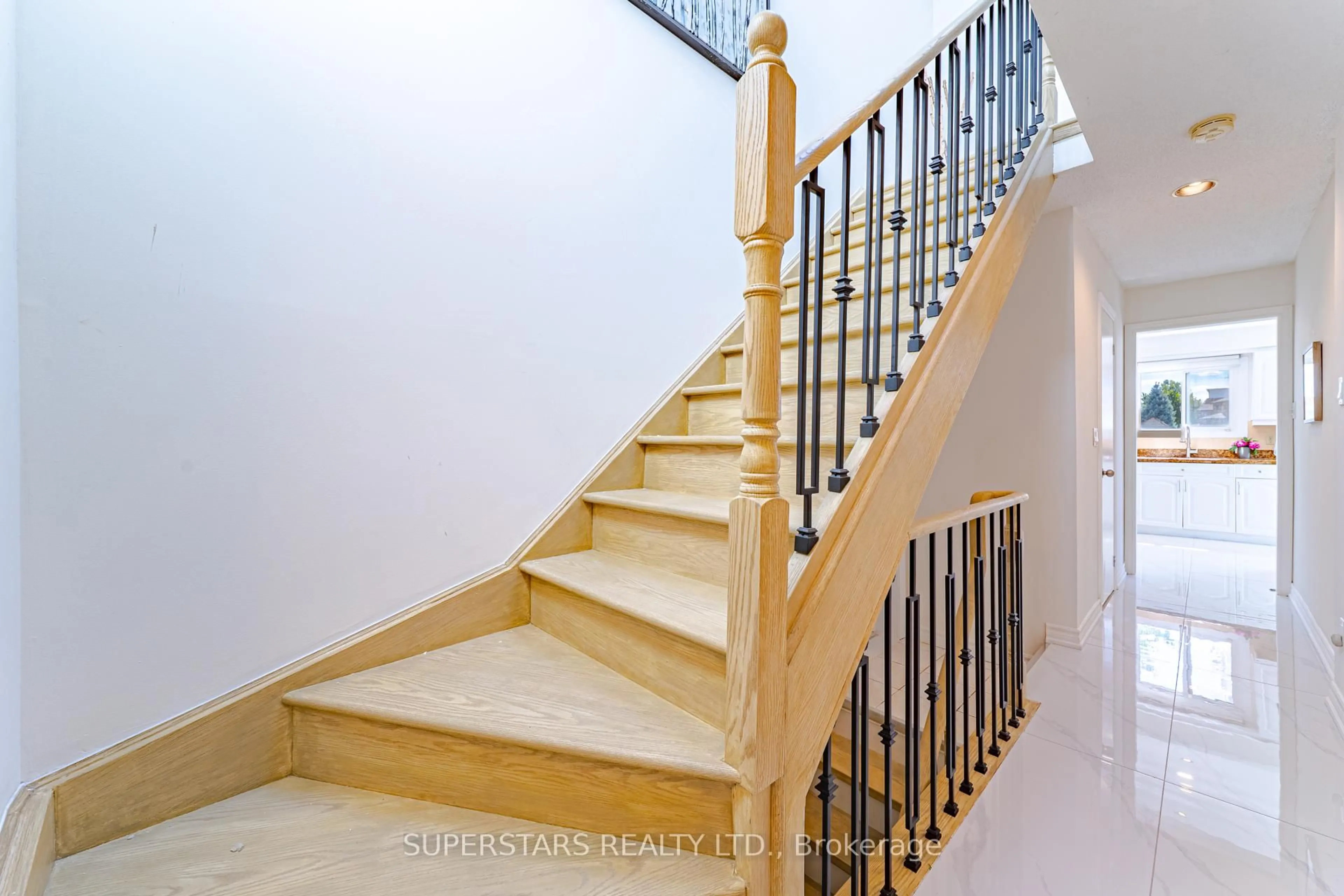 Stairs for 32 Neeland Rd, Markham Ontario L3S 1W9