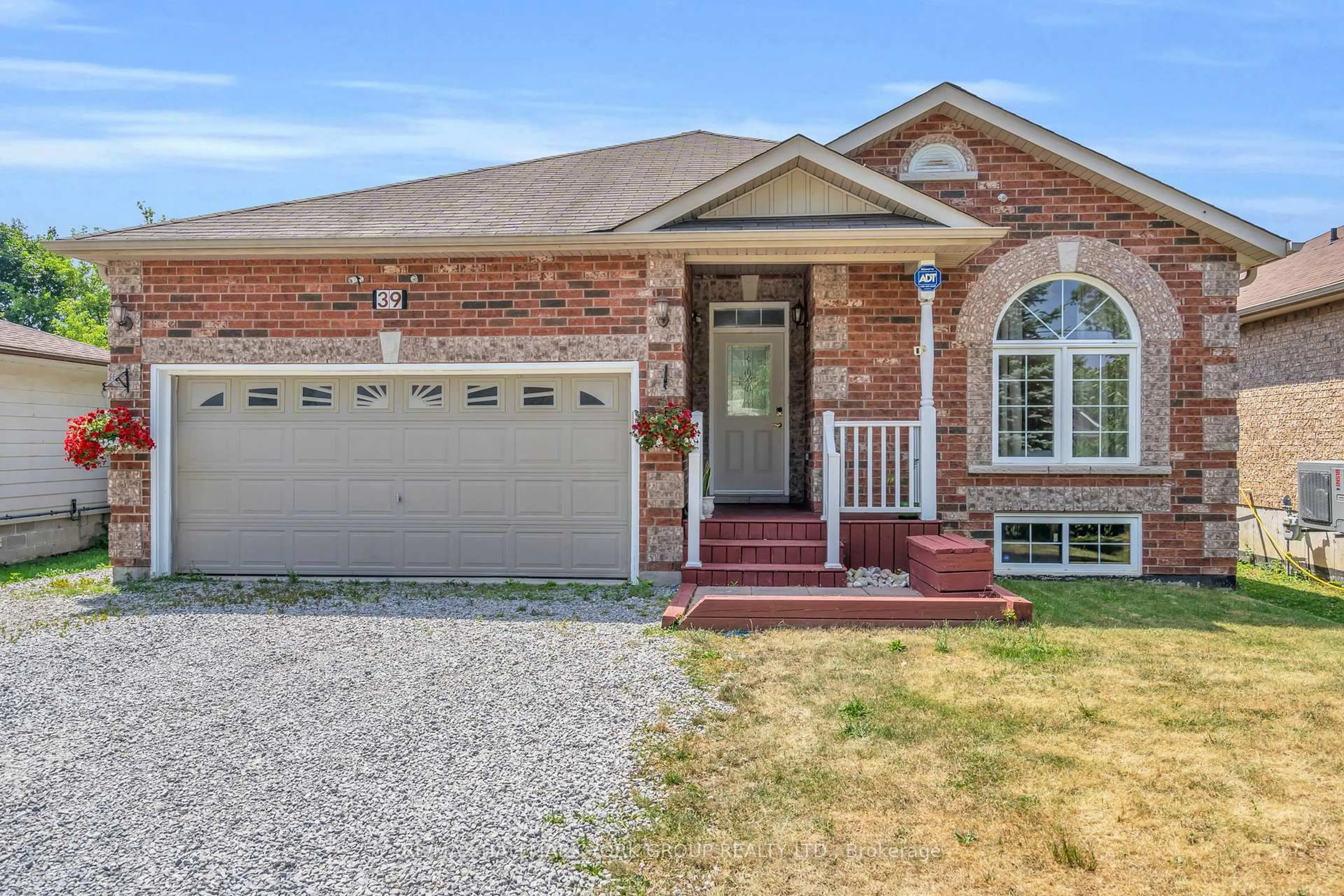 Home with brick exterior material, street for 39 Farley Circ, Georgina Ontario L0E 1S0