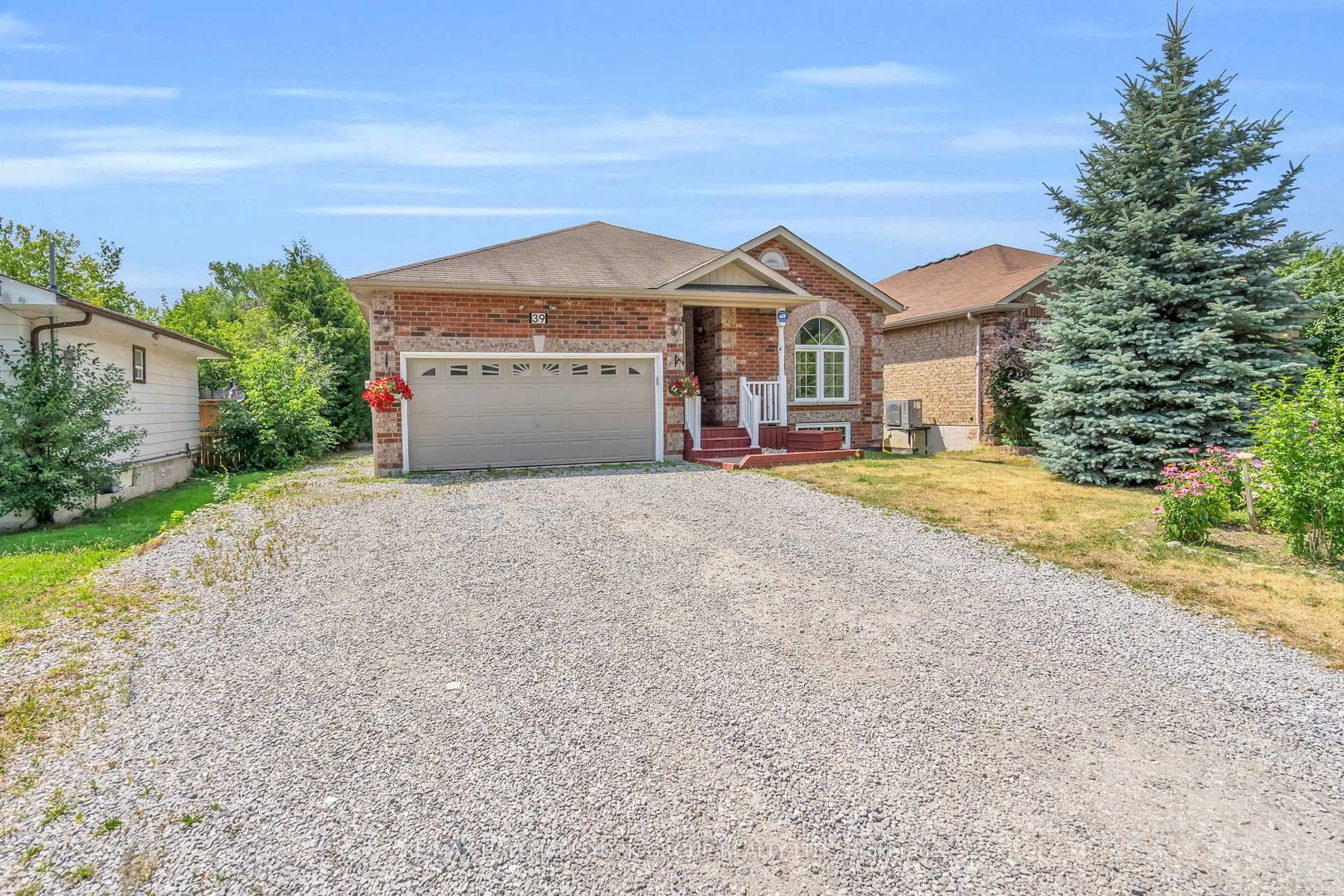 Home with brick exterior material, street for 39 Farley Circ, Georgina Ontario L0E 1S0