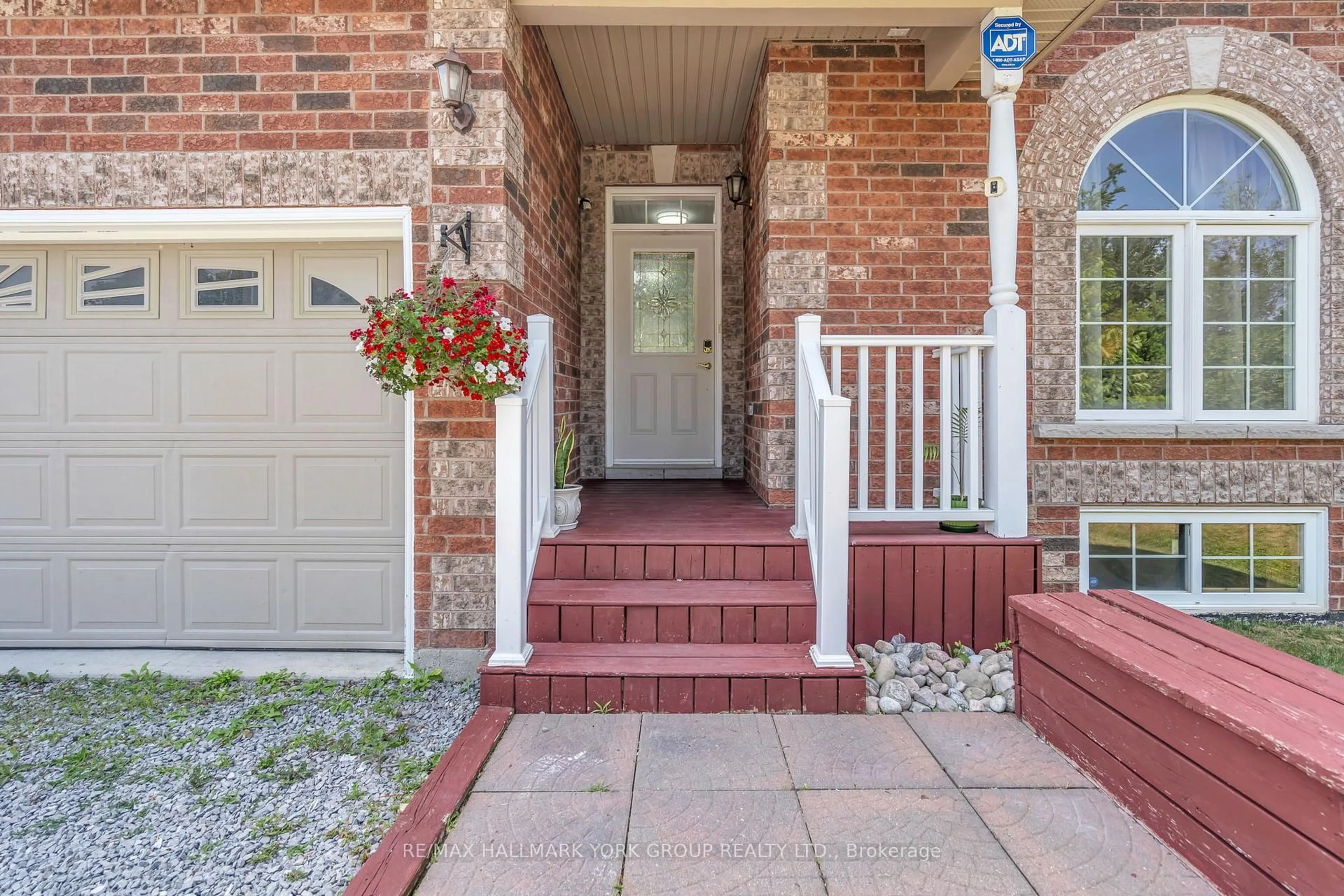 Unknown for 39 Farley Circ, Georgina Ontario L0E 1S0
