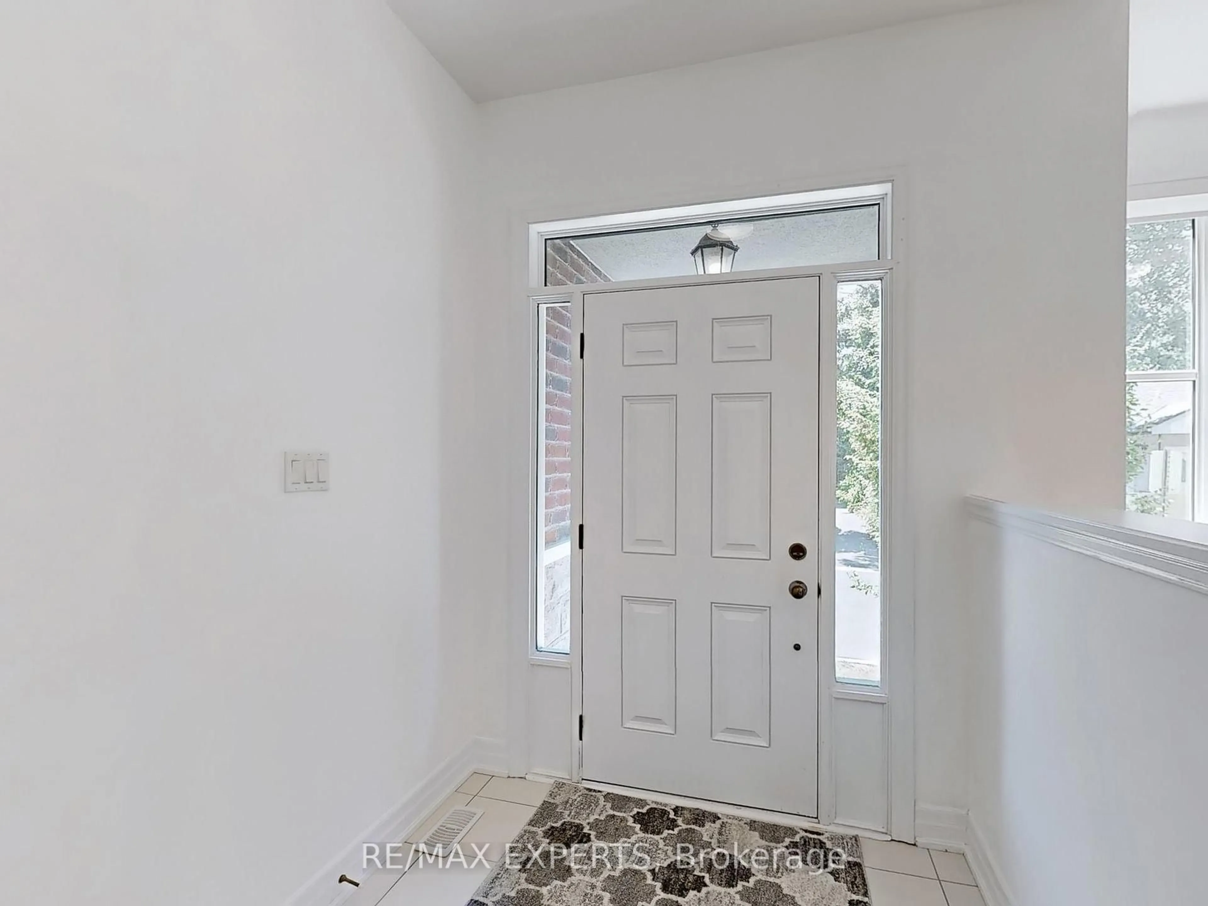 Indoor entryway for 8 Church St #5, Vaughan Ontario L6A 3Z3