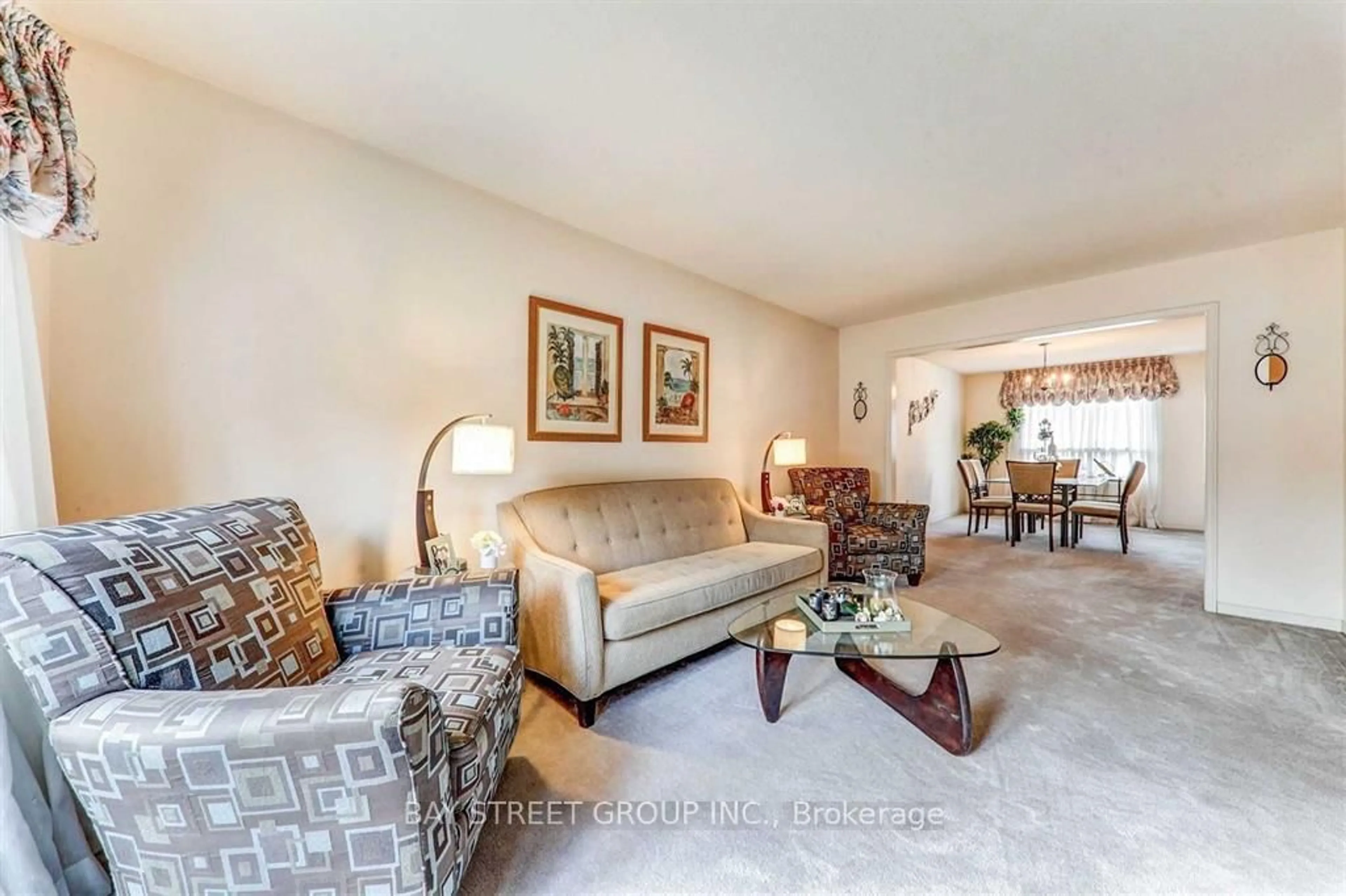 Living room with furniture, unknown for 36 NORMAN ROSS Dr, Markham Ontario L3S 3E8