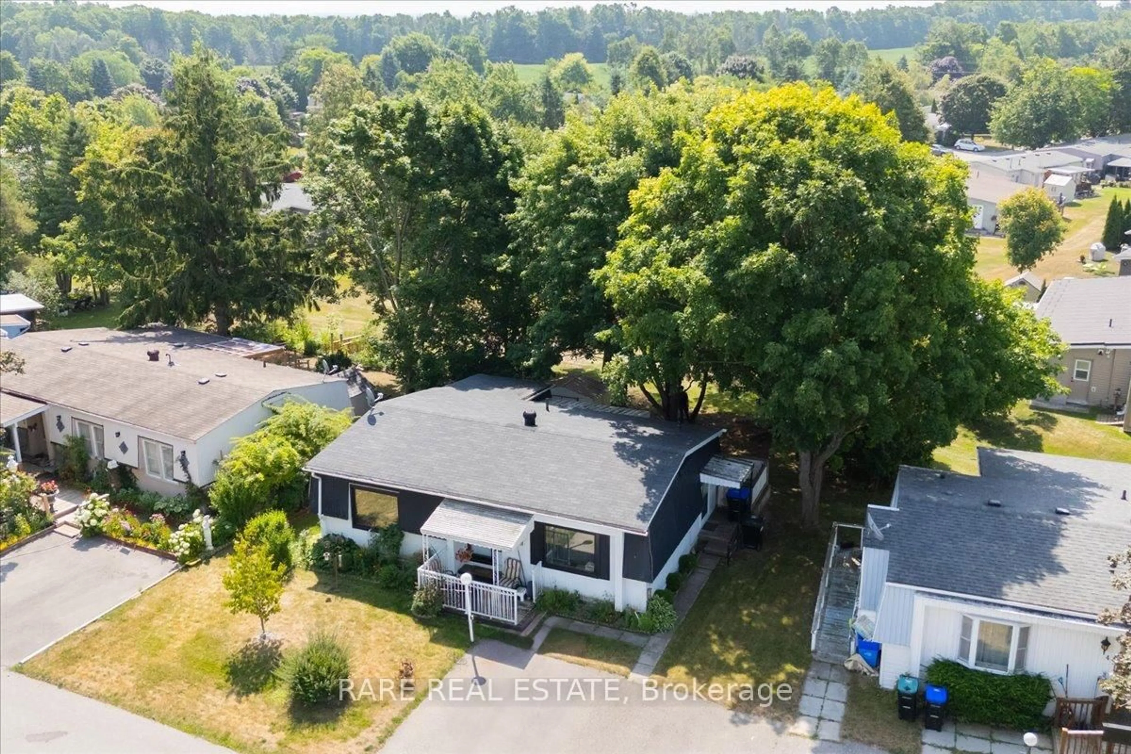 A pic from outside/outdoor area/front of a property/back of a property/a pic from drone, unknown for 45 Linden Lane, Innisfil Ontario L9S 1P2