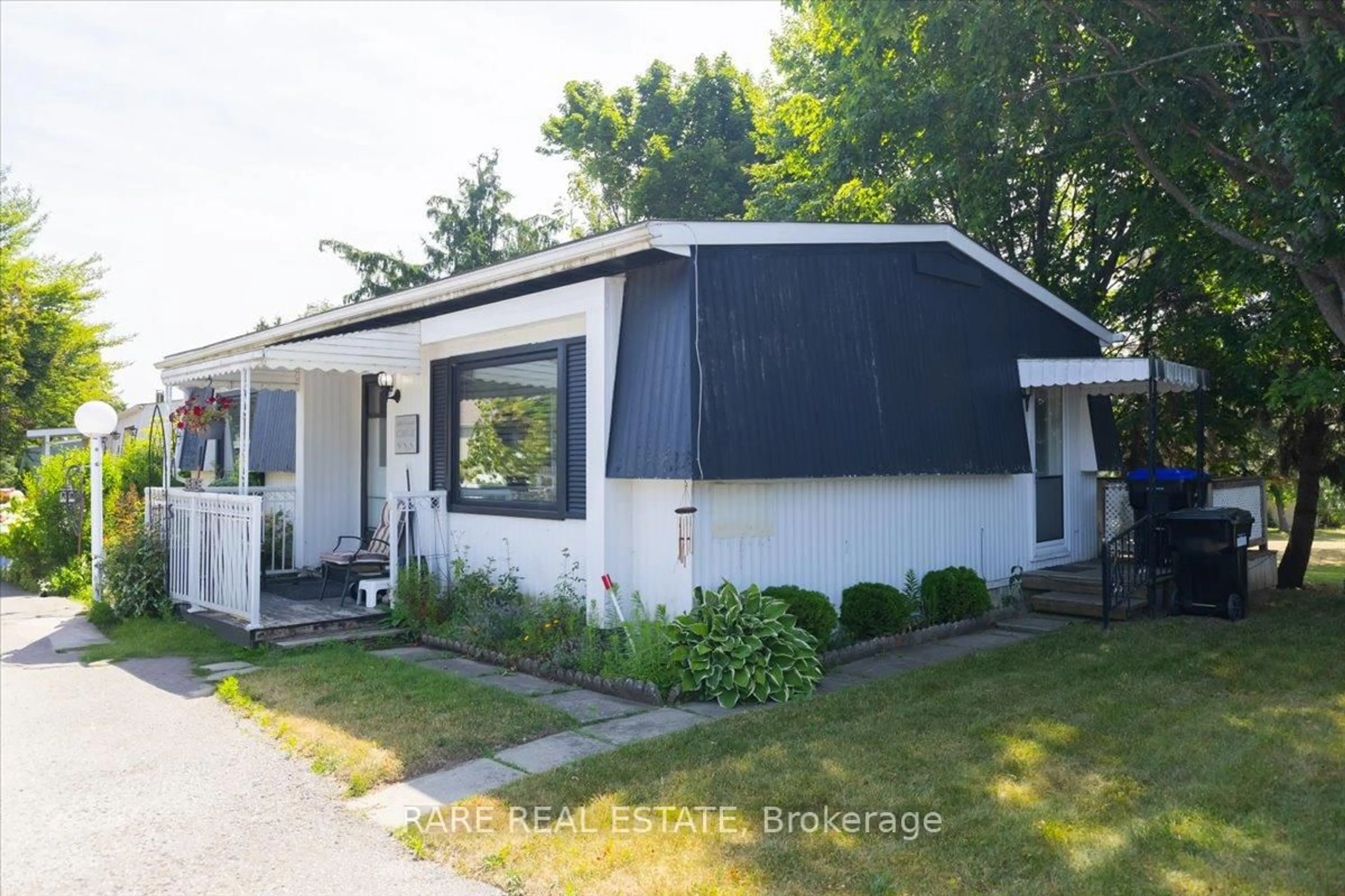 Home with vinyl exterior material, street for 45 Linden Lane, Innisfil Ontario L9S 1P2