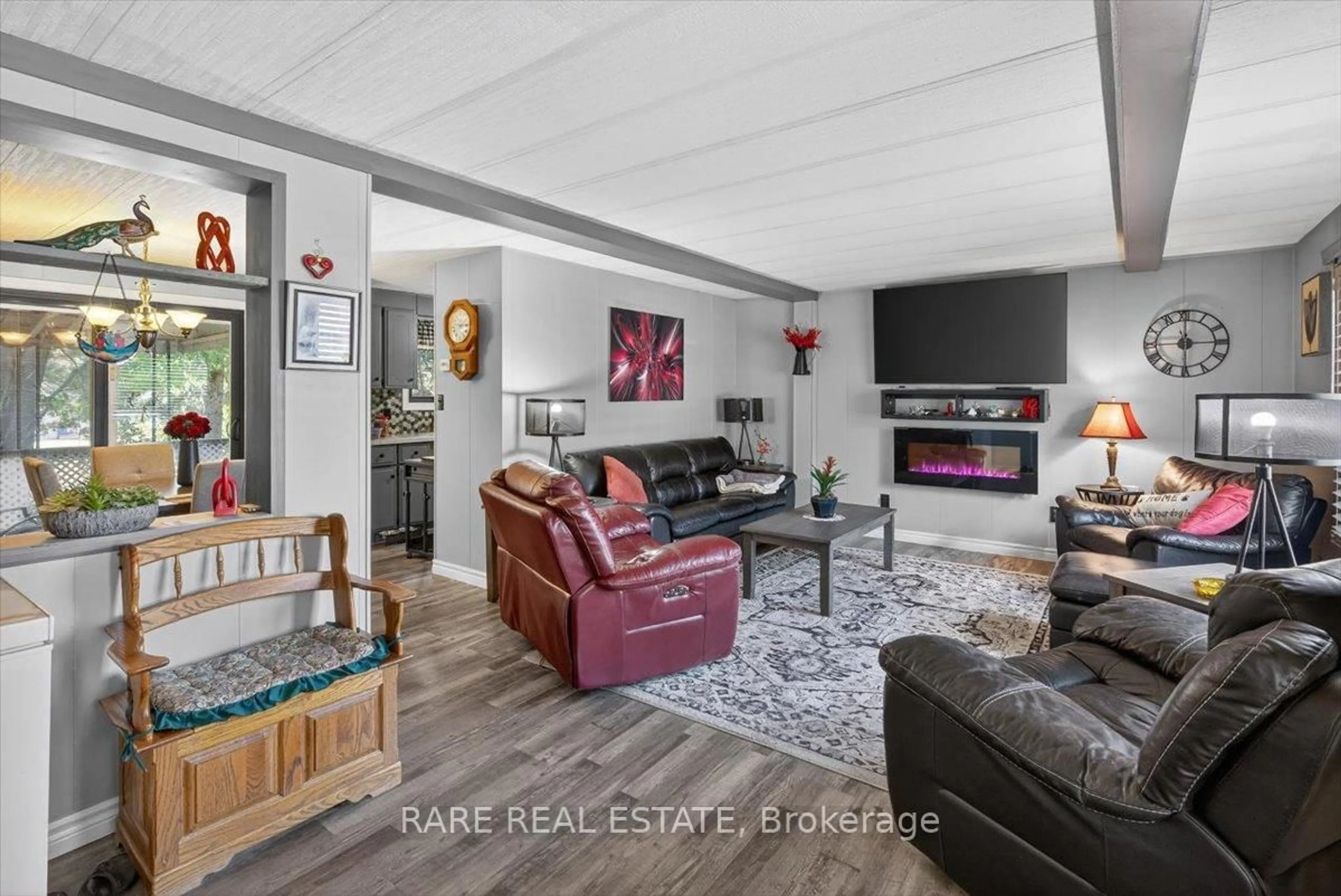 Living room with furniture, unknown for 45 Linden Lane, Innisfil Ontario L9S 1P2