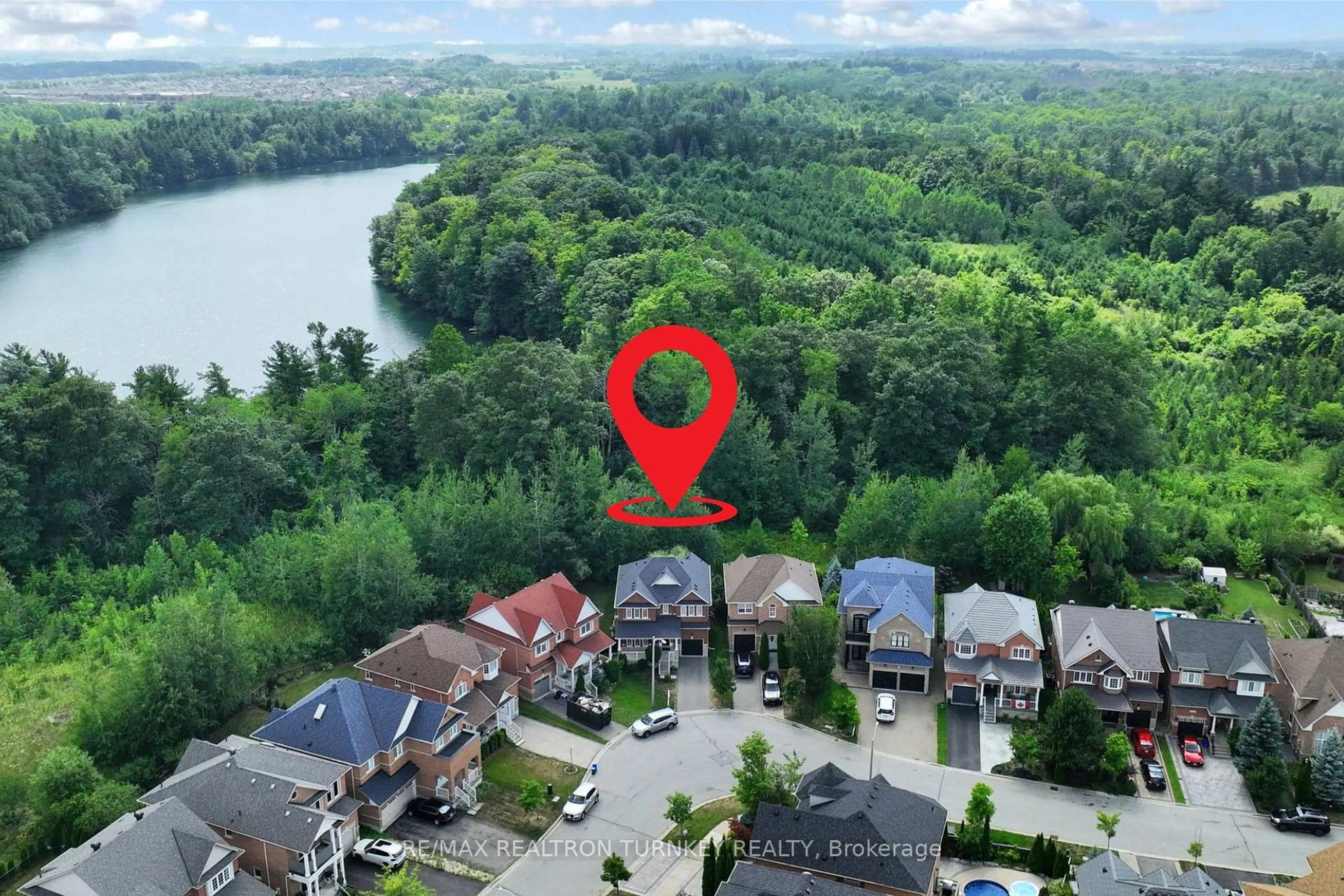 A pic from outside/outdoor area/front of a property/back of a property/a pic from drone, water/lake/river/ocean view for 18 Trish Dr, Richmond Hill Ontario L4E 5C5