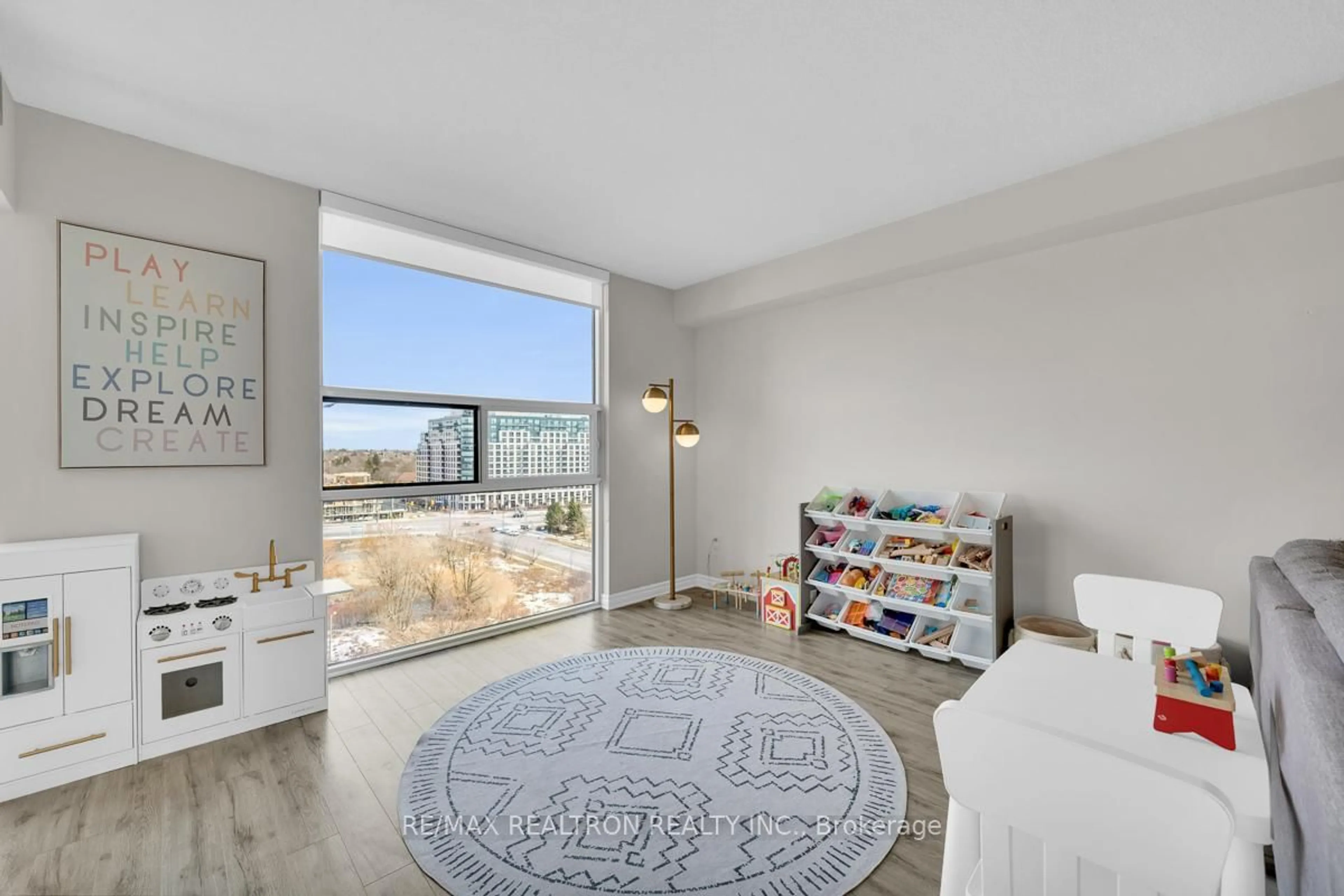 A pic of a room for 30 Harding Blvd #1002, Richmond Hill Ontario L4C 9M3