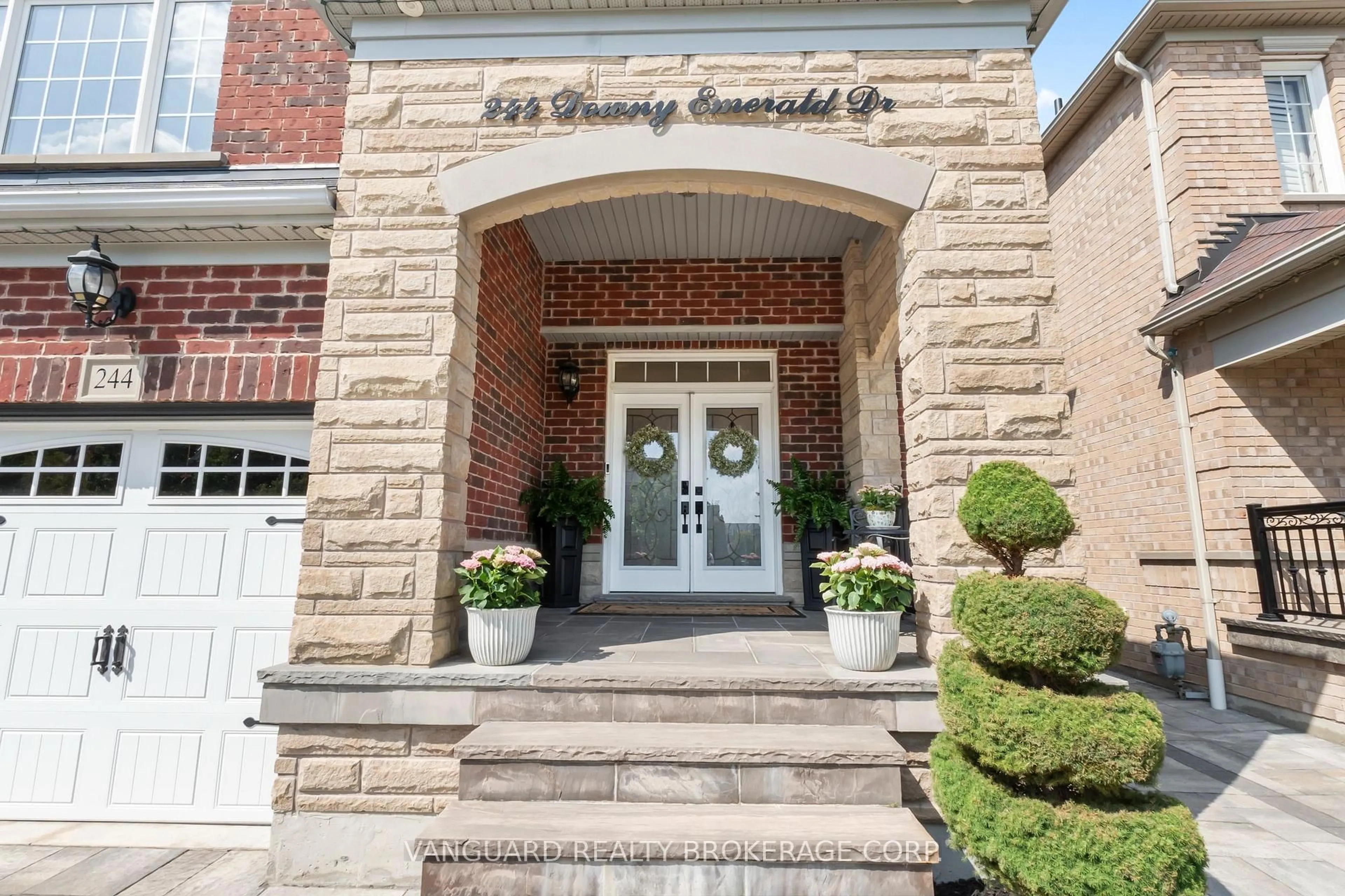 Indoor entryway for 244 Downy Emerald Dr, Bradford West Gwillimbury Ontario L3Z 0K3