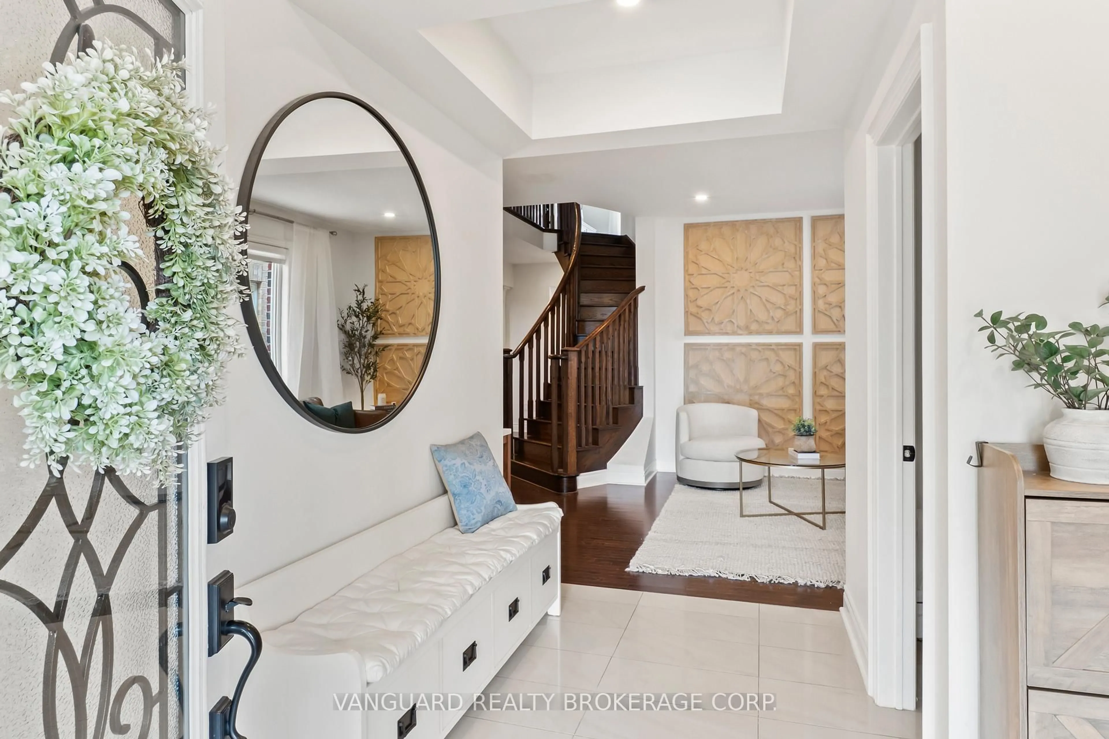 Indoor entryway for 244 Downy Emerald Dr, Bradford West Gwillimbury Ontario L3Z 0K3