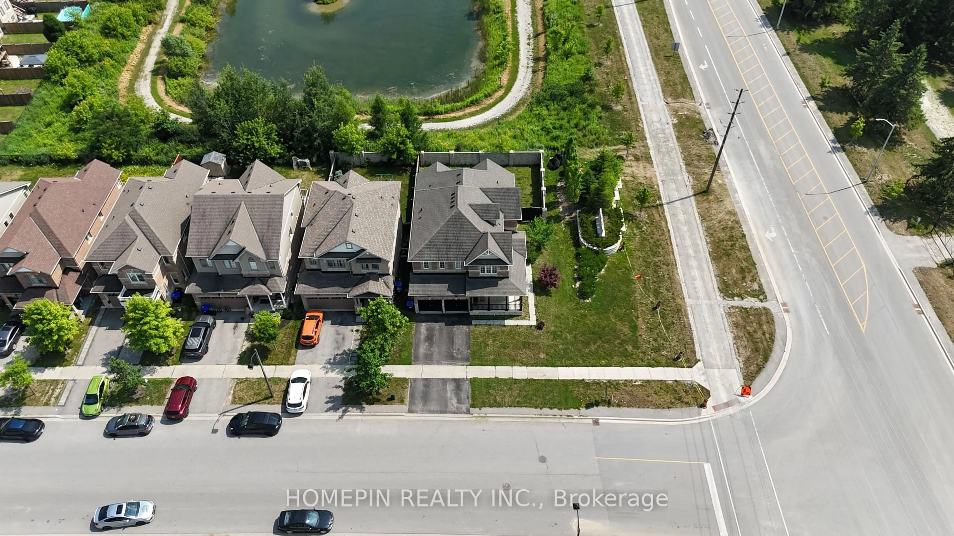 A pic from outside/outdoor area/front of a property/back of a property/a pic from drone, water/lake/river/ocean view for 1 Treetops Blvd, New Tecumseth Ontario L9R 0M4