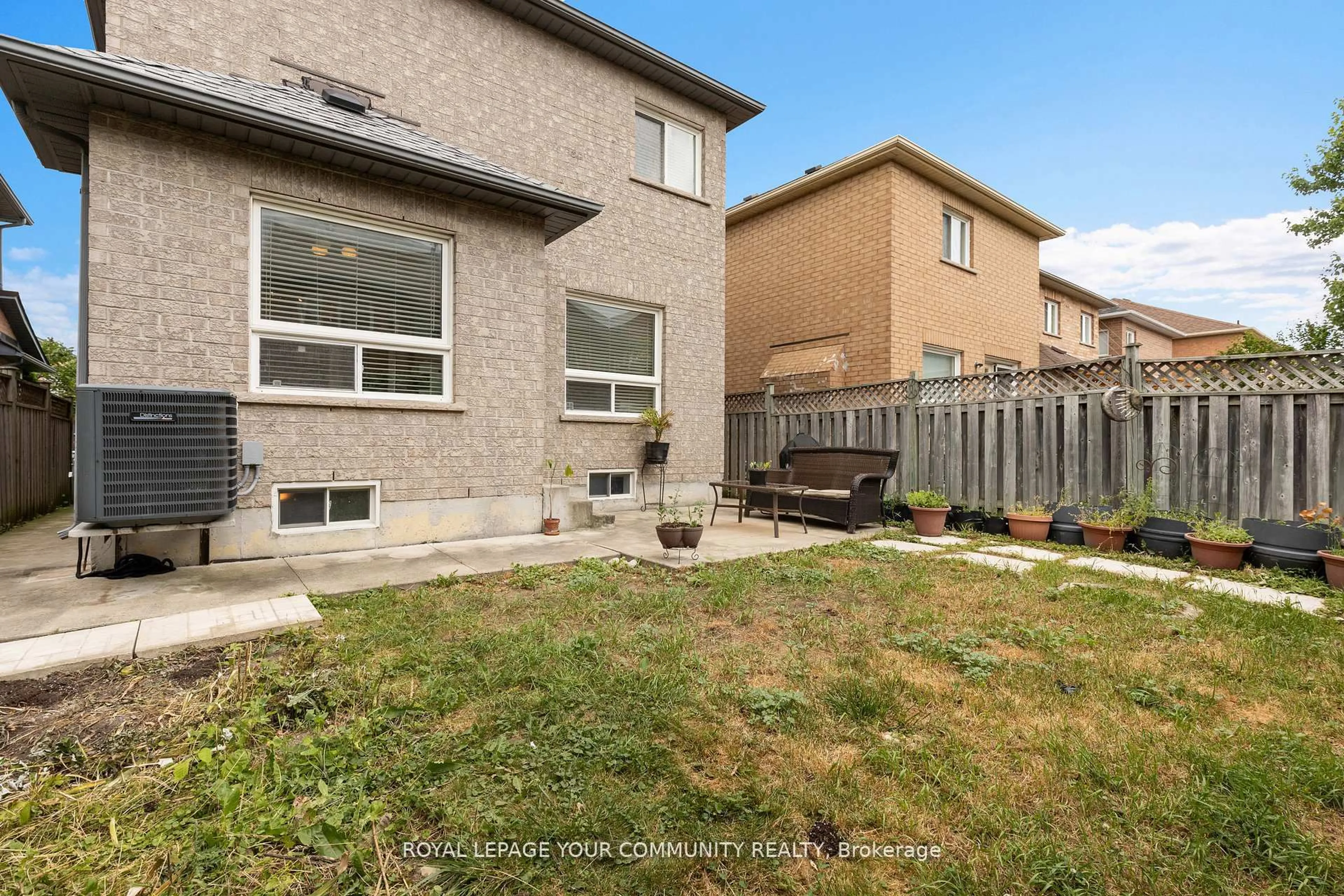 Patio, street for 299 Discovery Tr, Vaughan Ontario L6A 3K4
