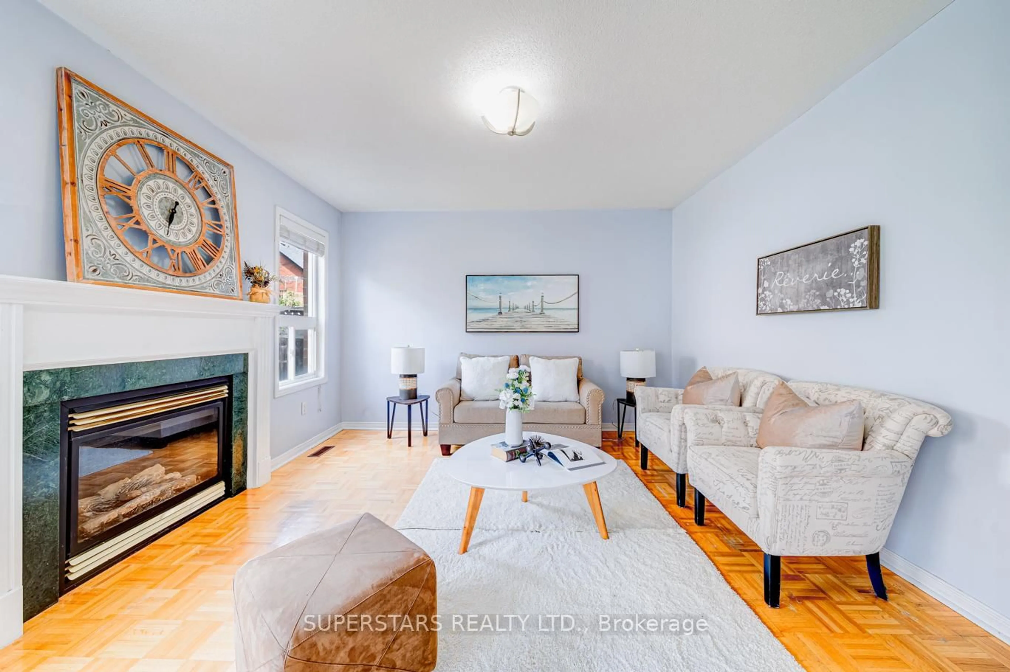 Living room with furniture, wood/laminate floor for 370 Flagstone Way, Newmarket Ontario L3X 2R3