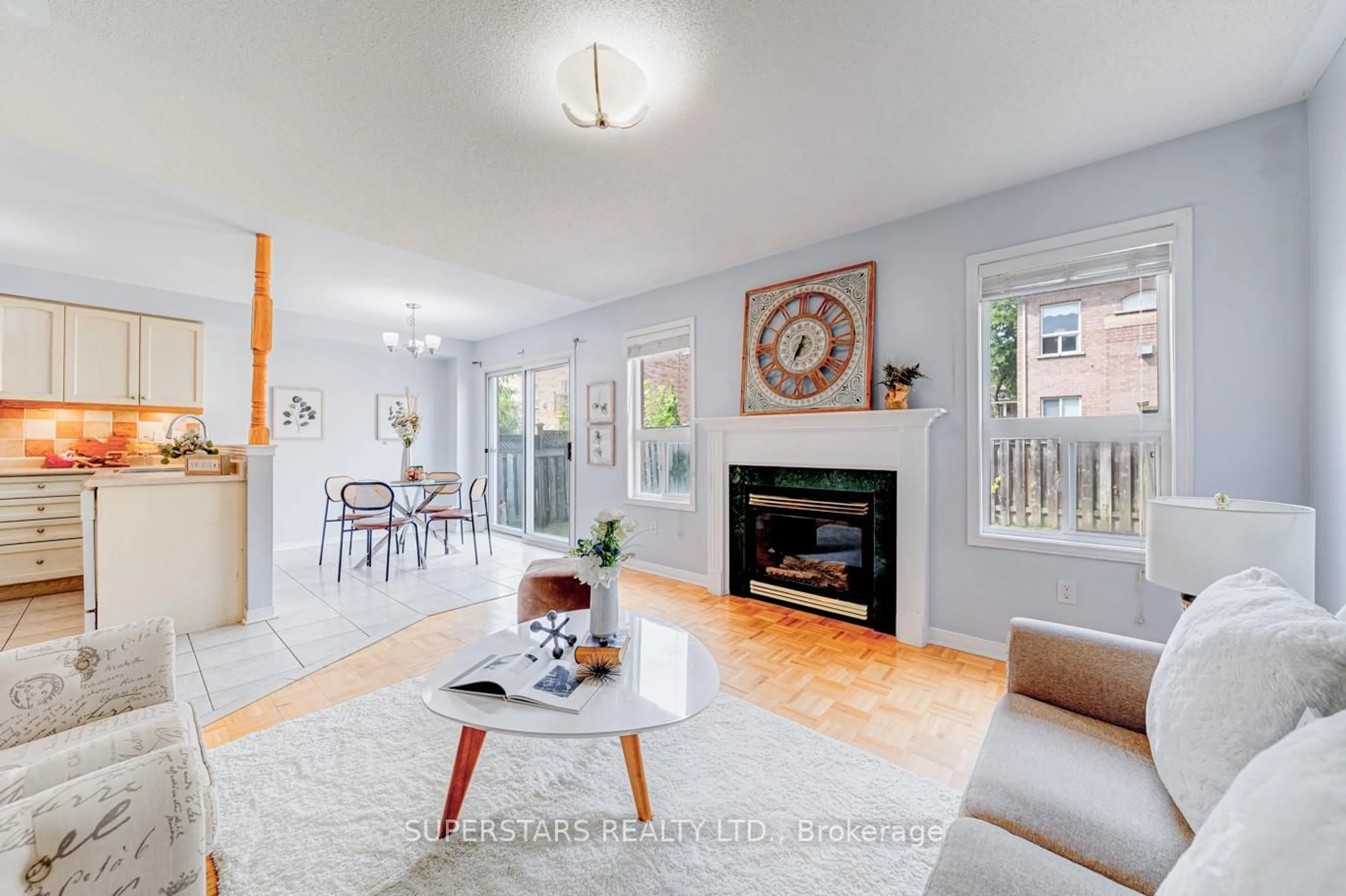 Living room with furniture, unknown for 370 Flagstone Way, Newmarket Ontario L3X 2R3