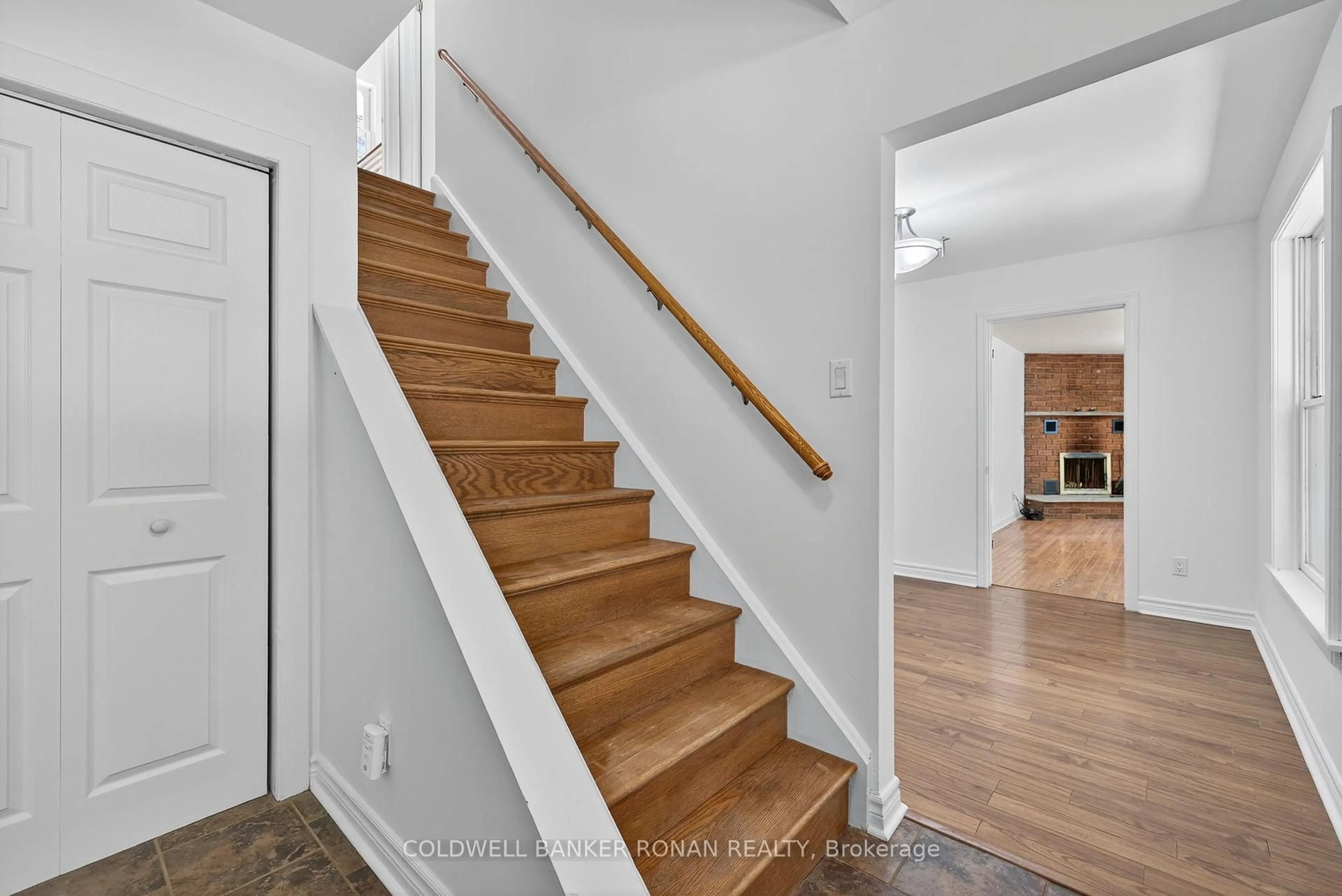Stairs for 2045 Concession Rd 7, Adjala-Tosorontio Ontario L0G 1W0