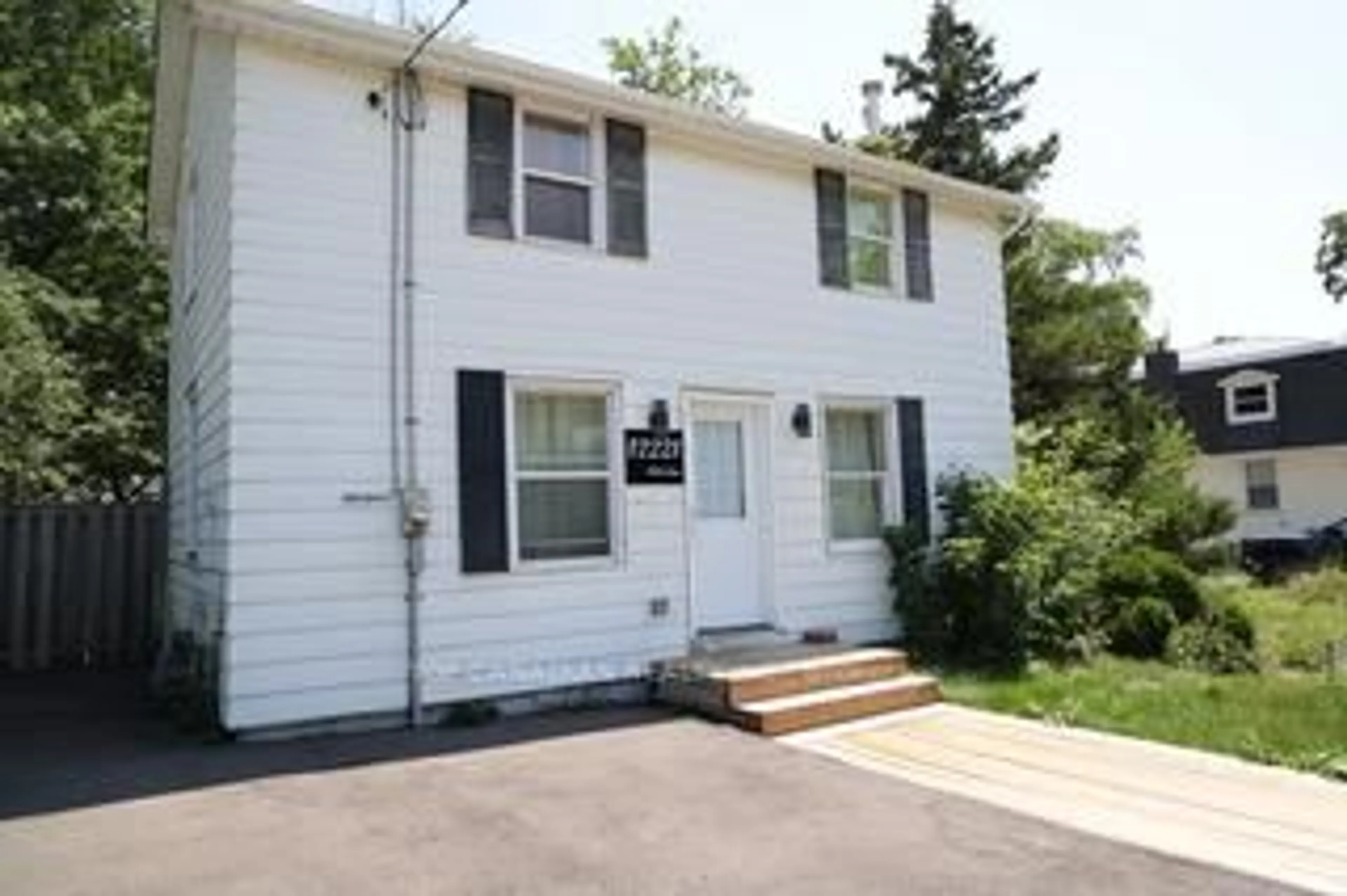 Home with vinyl exterior material, street for 12221 Tenth Line, Whitchurch-Stouffville Ontario L4A 6B6
