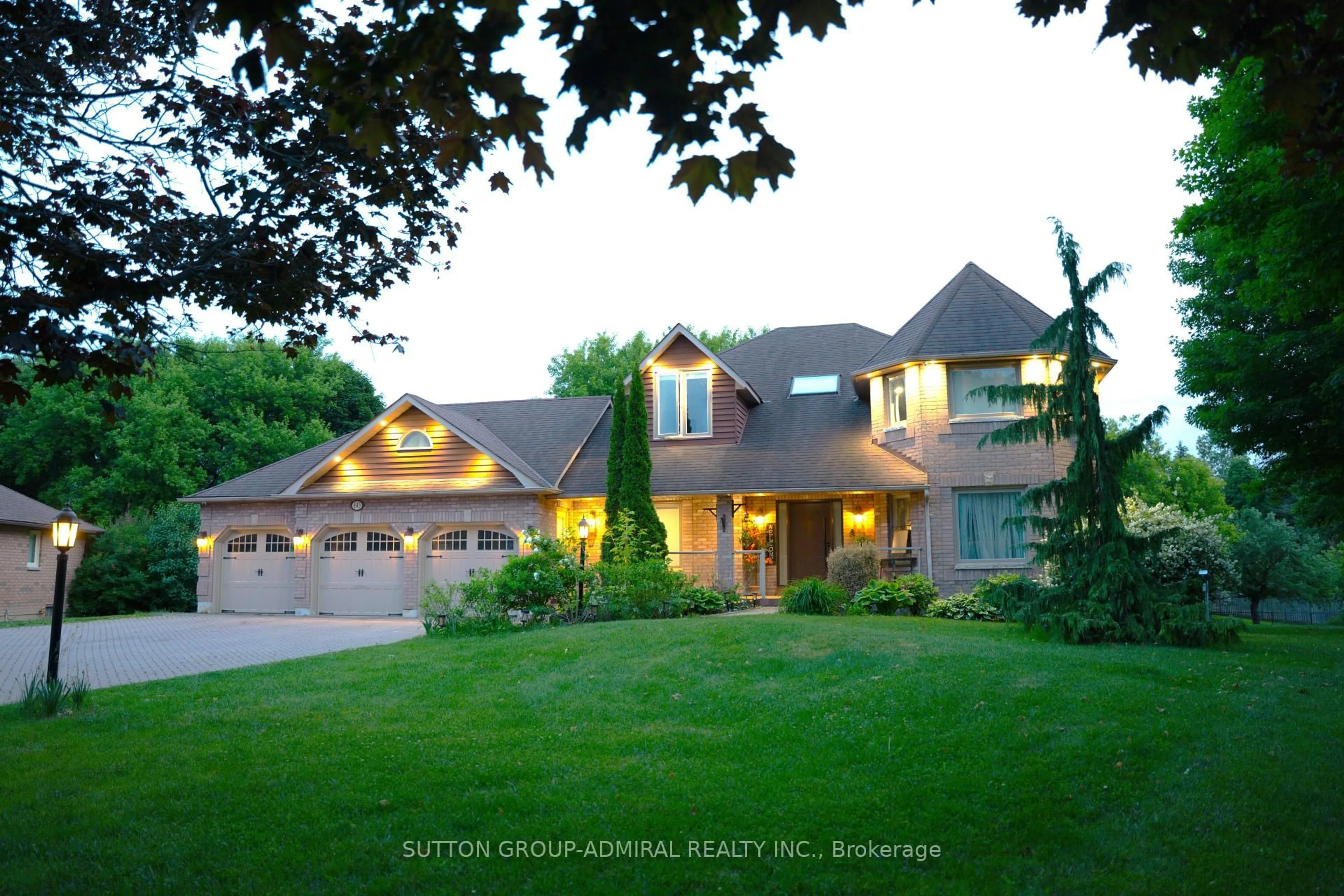 Home with brick exterior material, street for 60 Maple Way, East Gwillimbury Ontario L0G 1V0