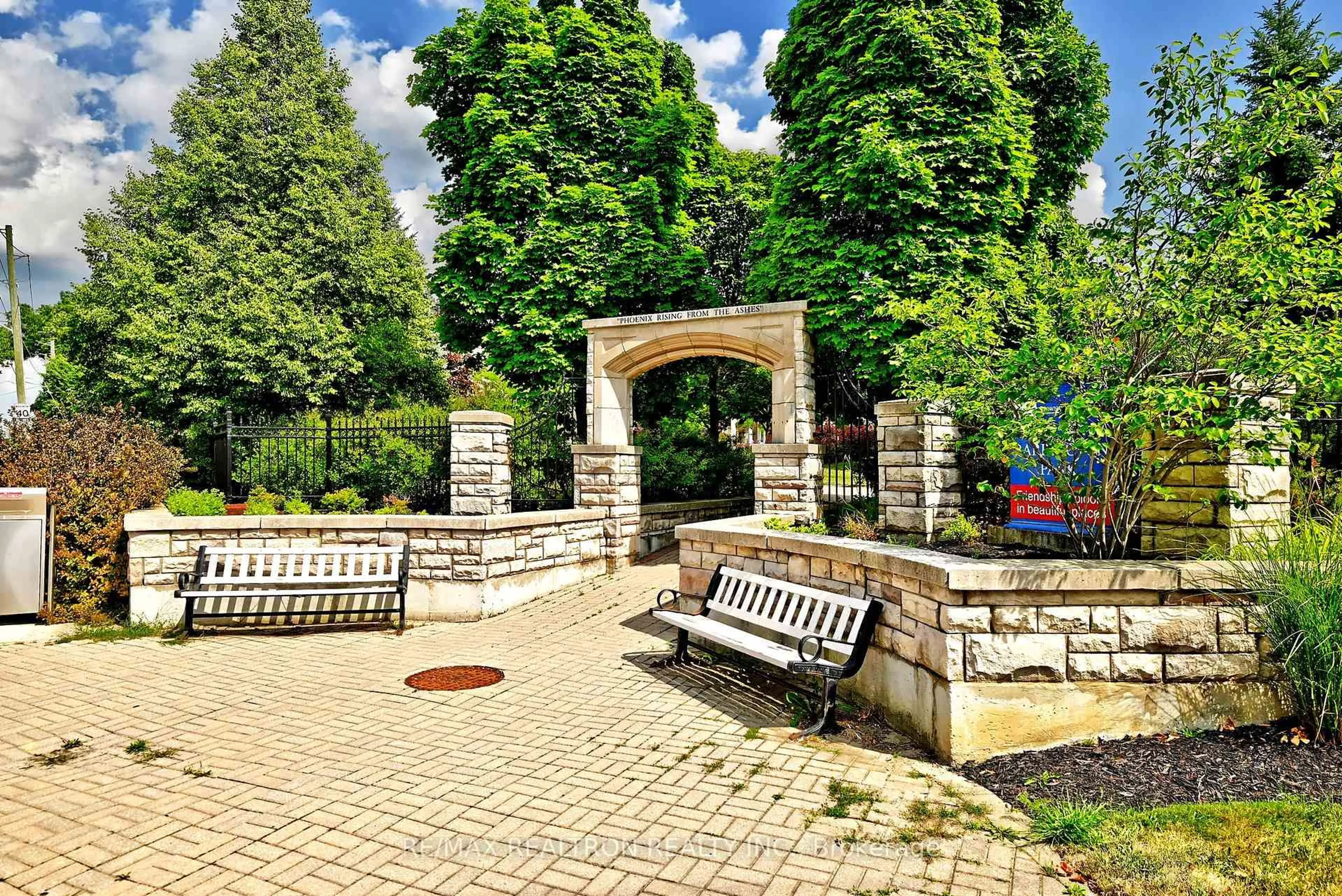 Patio, unknown for 331 Terry Carter Cres, Newmarket Ontario L3Y 9G2