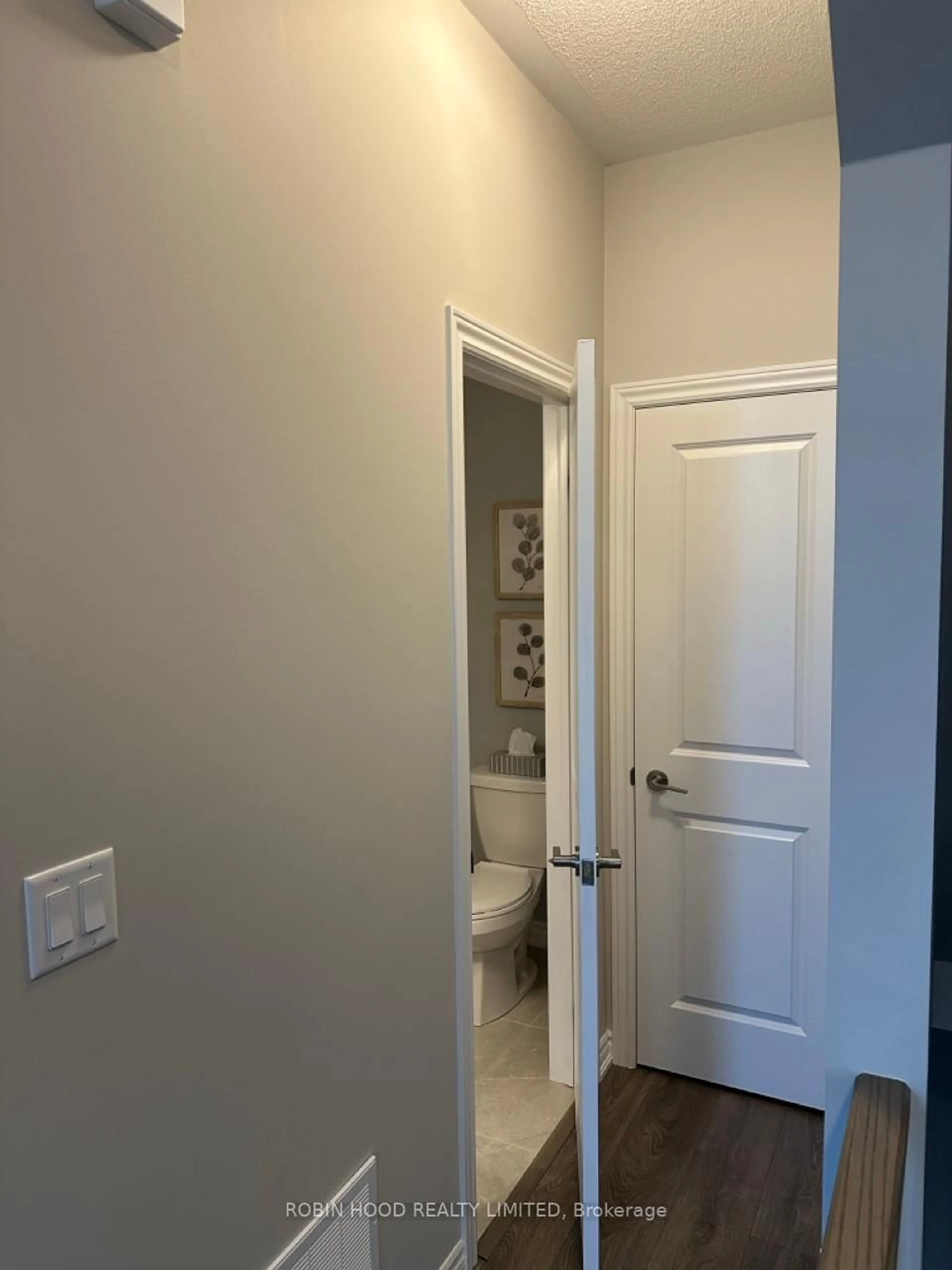A pic of a room for 6 Mel Irving Dr, Bradford West Gwillimbury Ontario L3Z 4P1