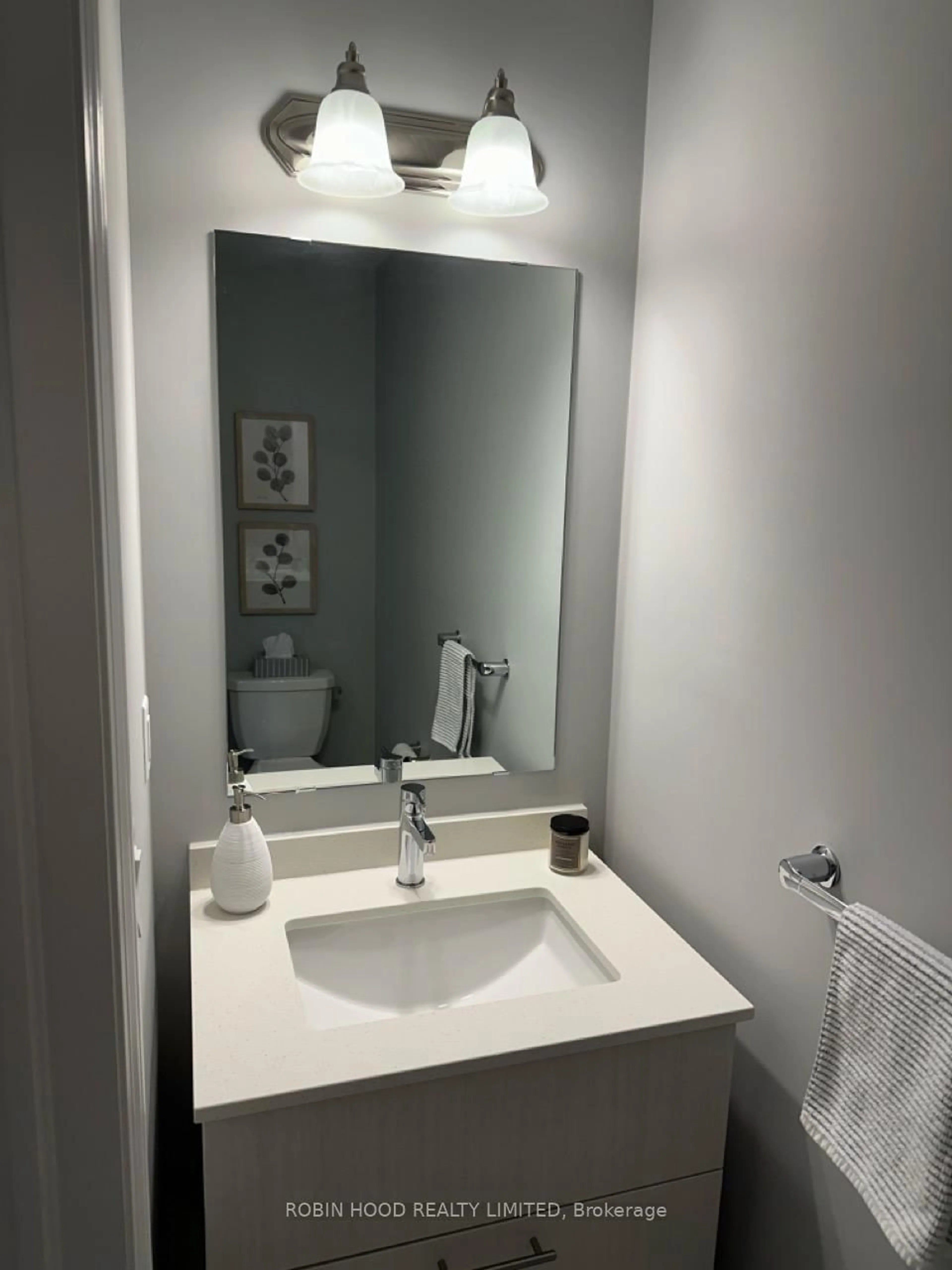 Standard bathroom, unknown for 6 Mel Irving Dr, Bradford West Gwillimbury Ontario L3Z 4P1