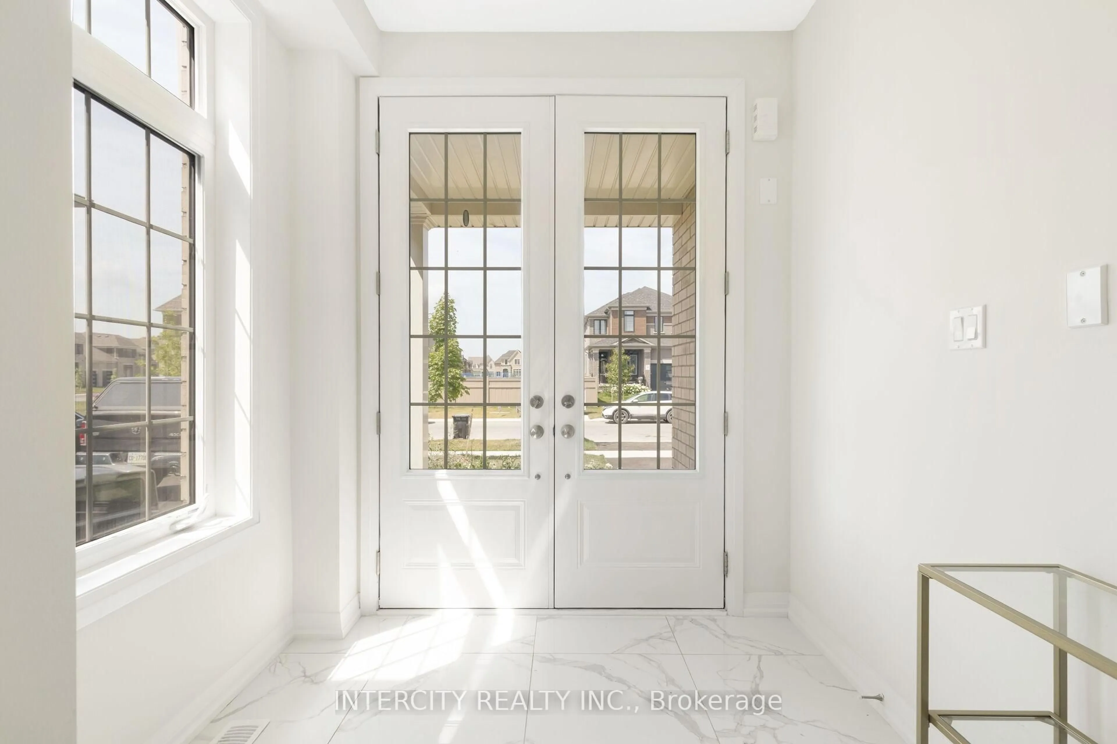 Indoor entryway for 5 Hummingbird Grve, Adjala-Tosorontio Ontario L0G 1W0