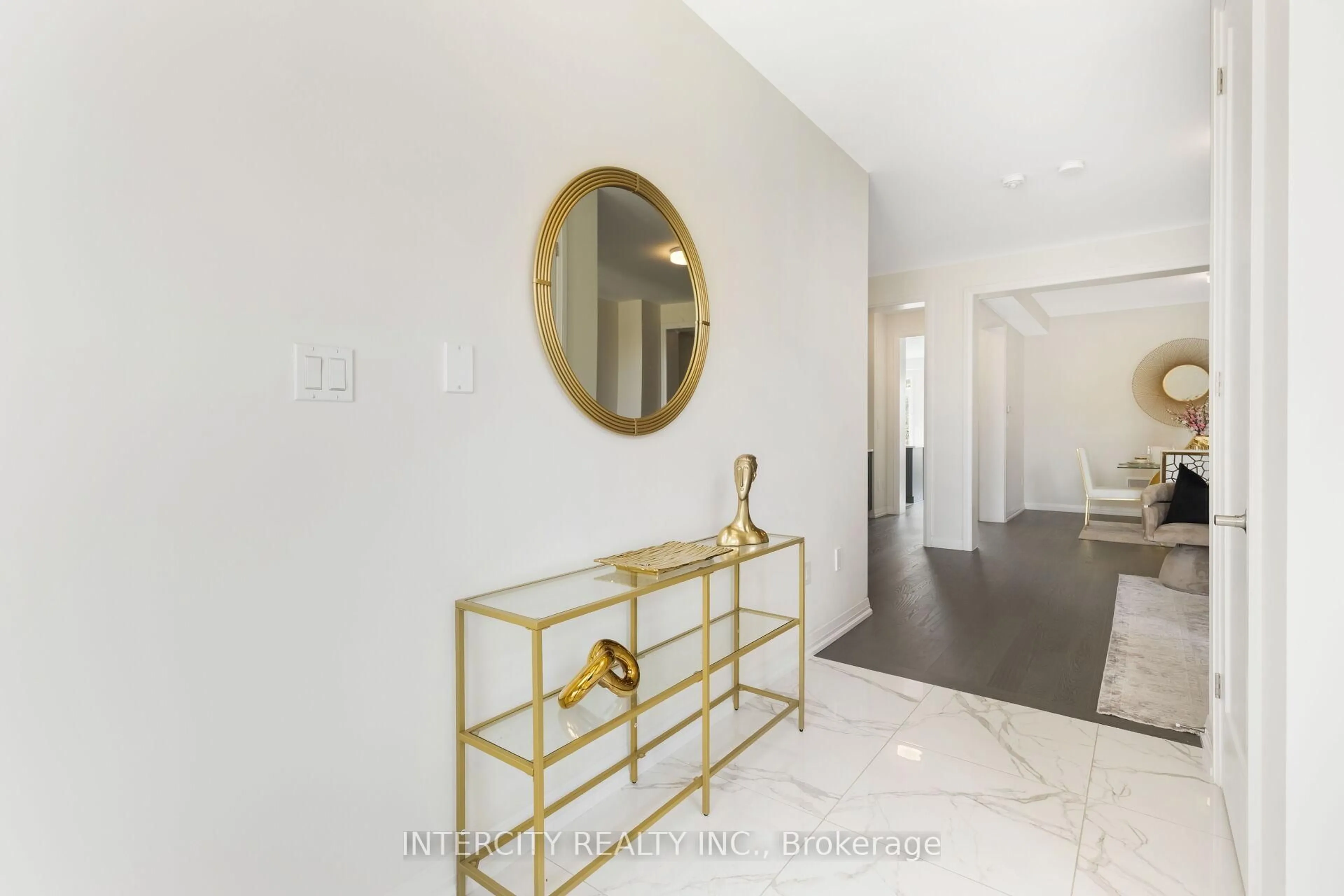 Indoor entryway for 5 Hummingbird Grve, Adjala-Tosorontio Ontario L0G 1W0