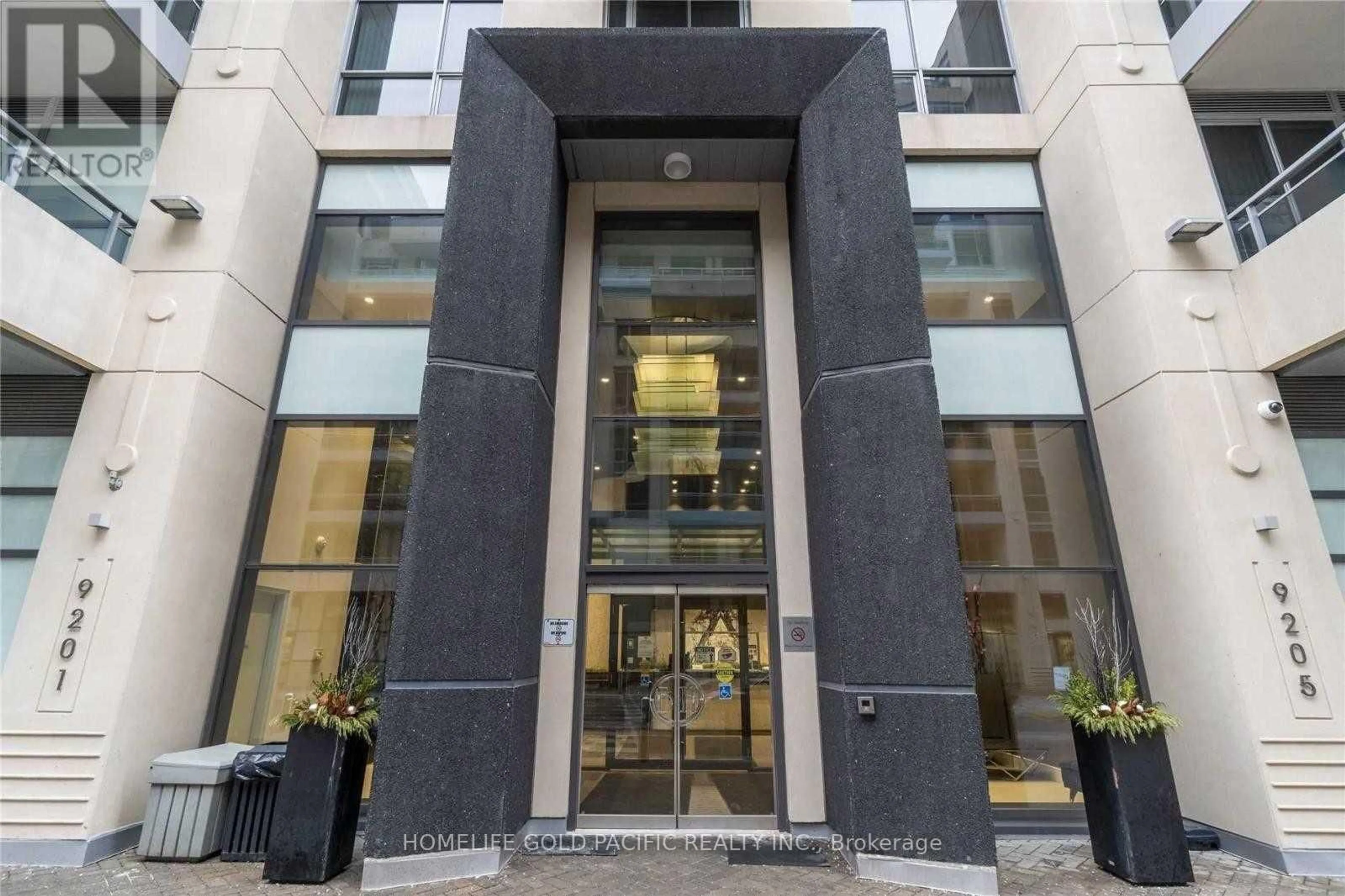 Indoor foyer for 9201 Yonge St #1807, Richmond Hill Ontario L4C 1H9
