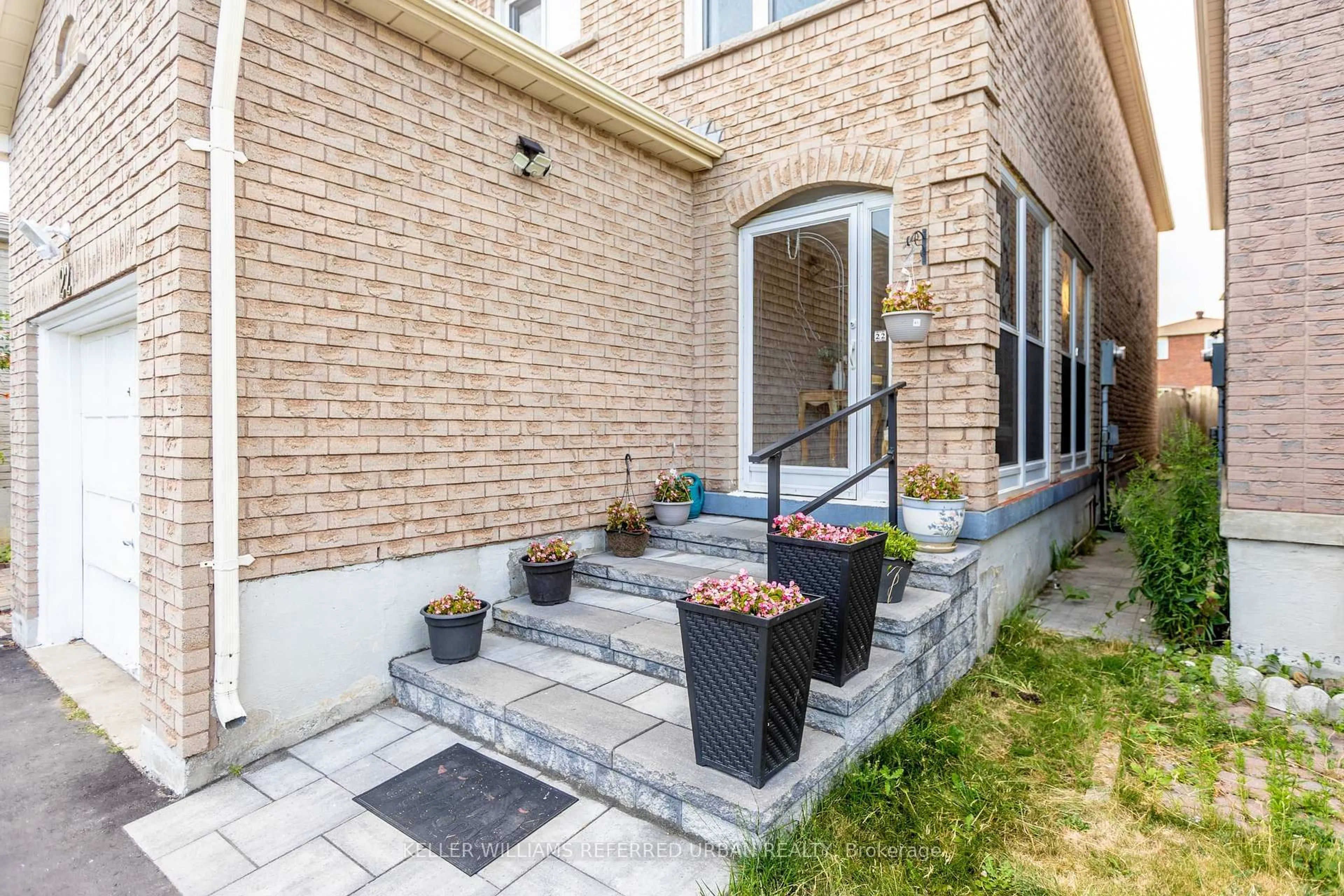 Patio, street for 22 Kyla Cres, Markham Ontario L3S 3L2