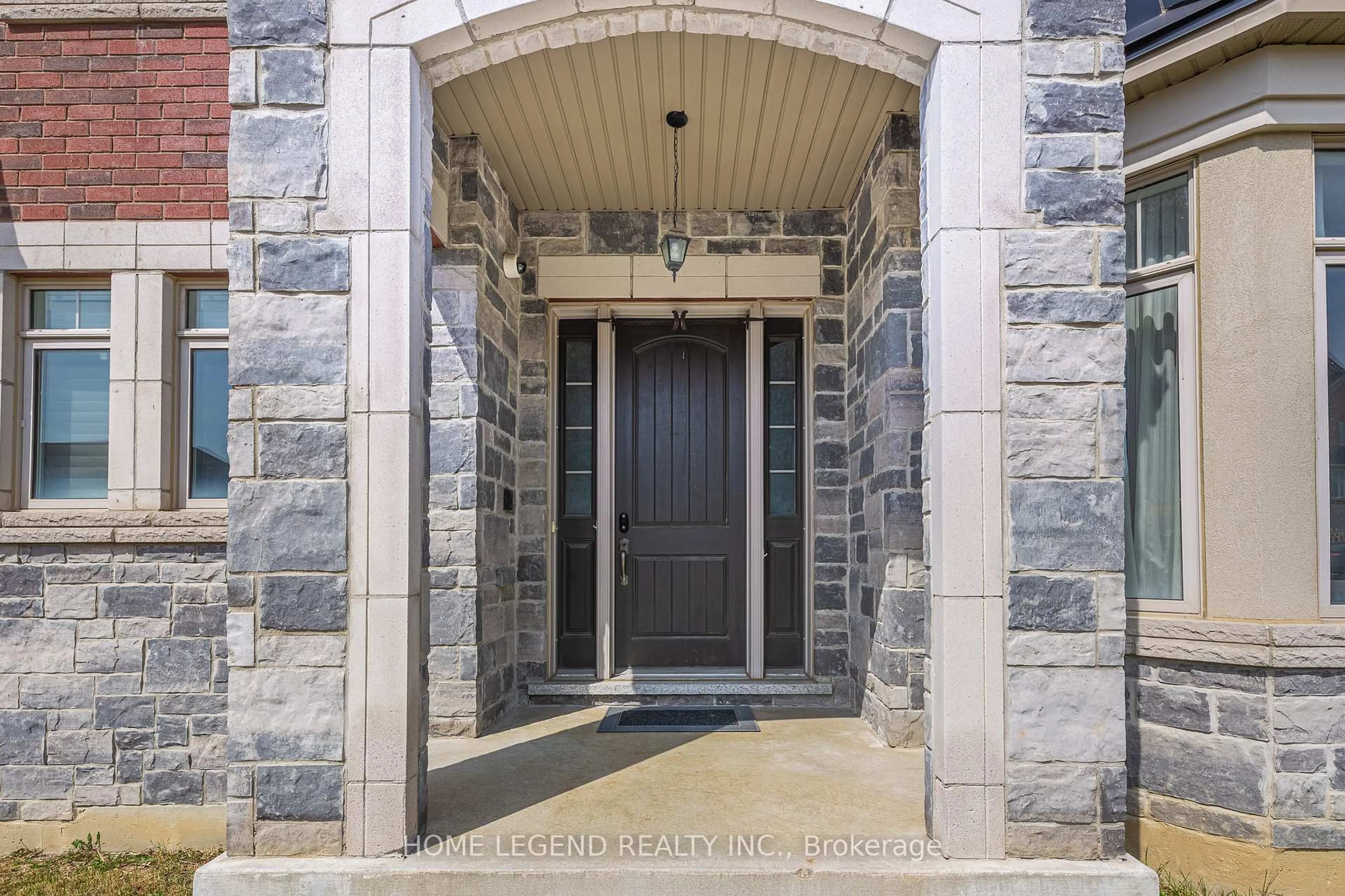 Indoor entryway for 101 Foley Cres, Vaughan Ontario L6A 1S2