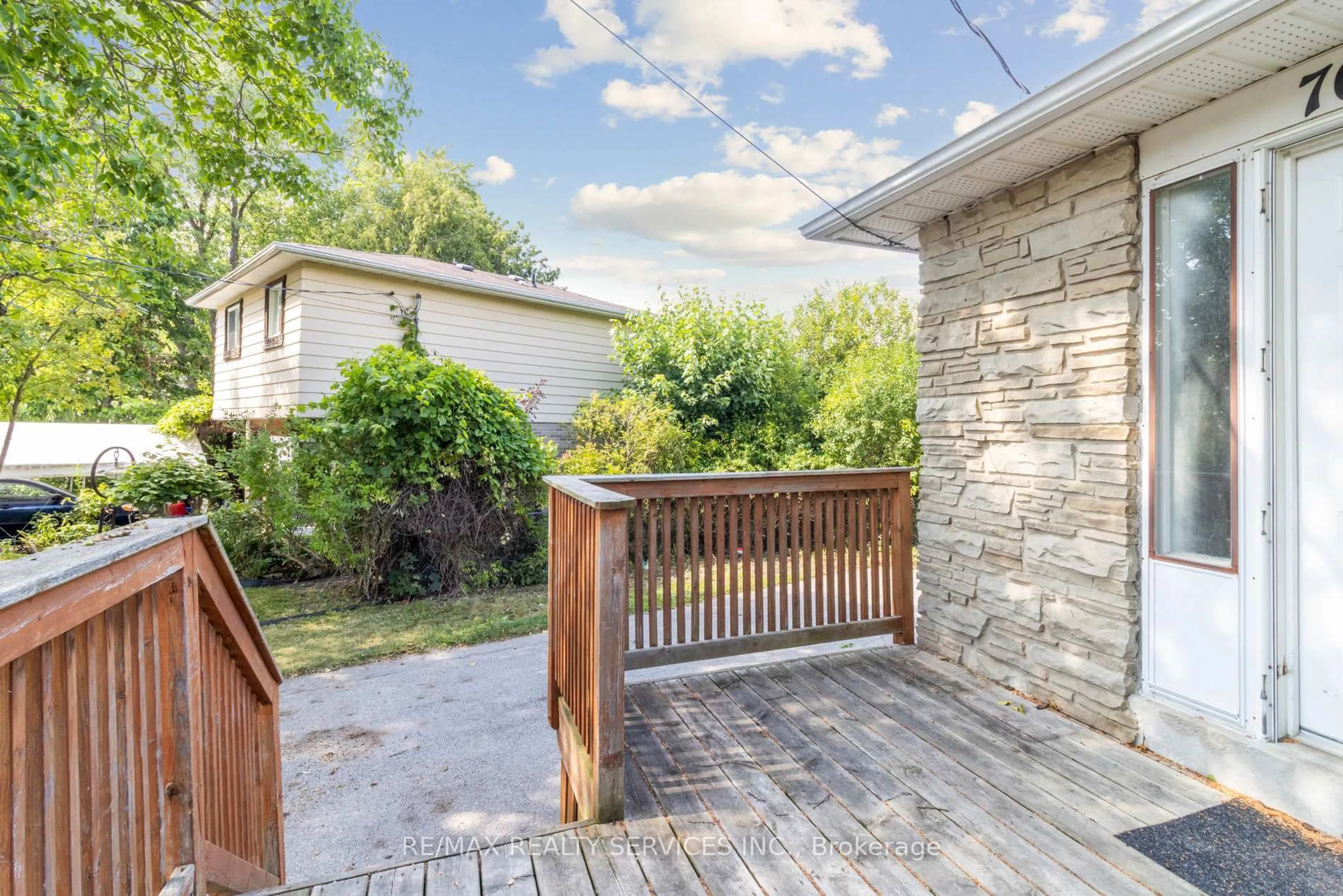 Patio, street for 769 Greenfield Cres, Newmarket Ontario L3Y 3B2