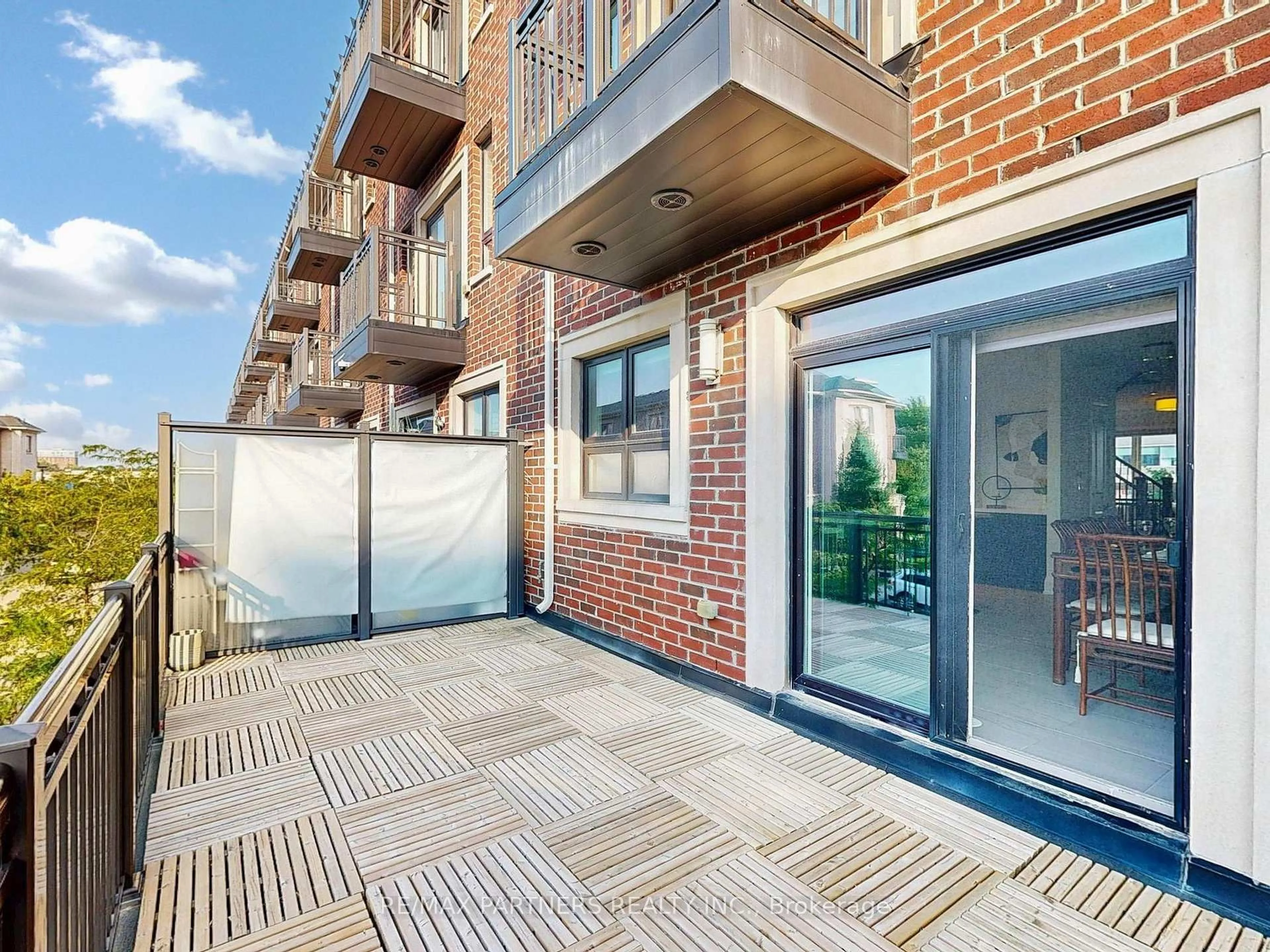 Patio, street for 4006 Highway 7, Markham Ontario L3K 5R8