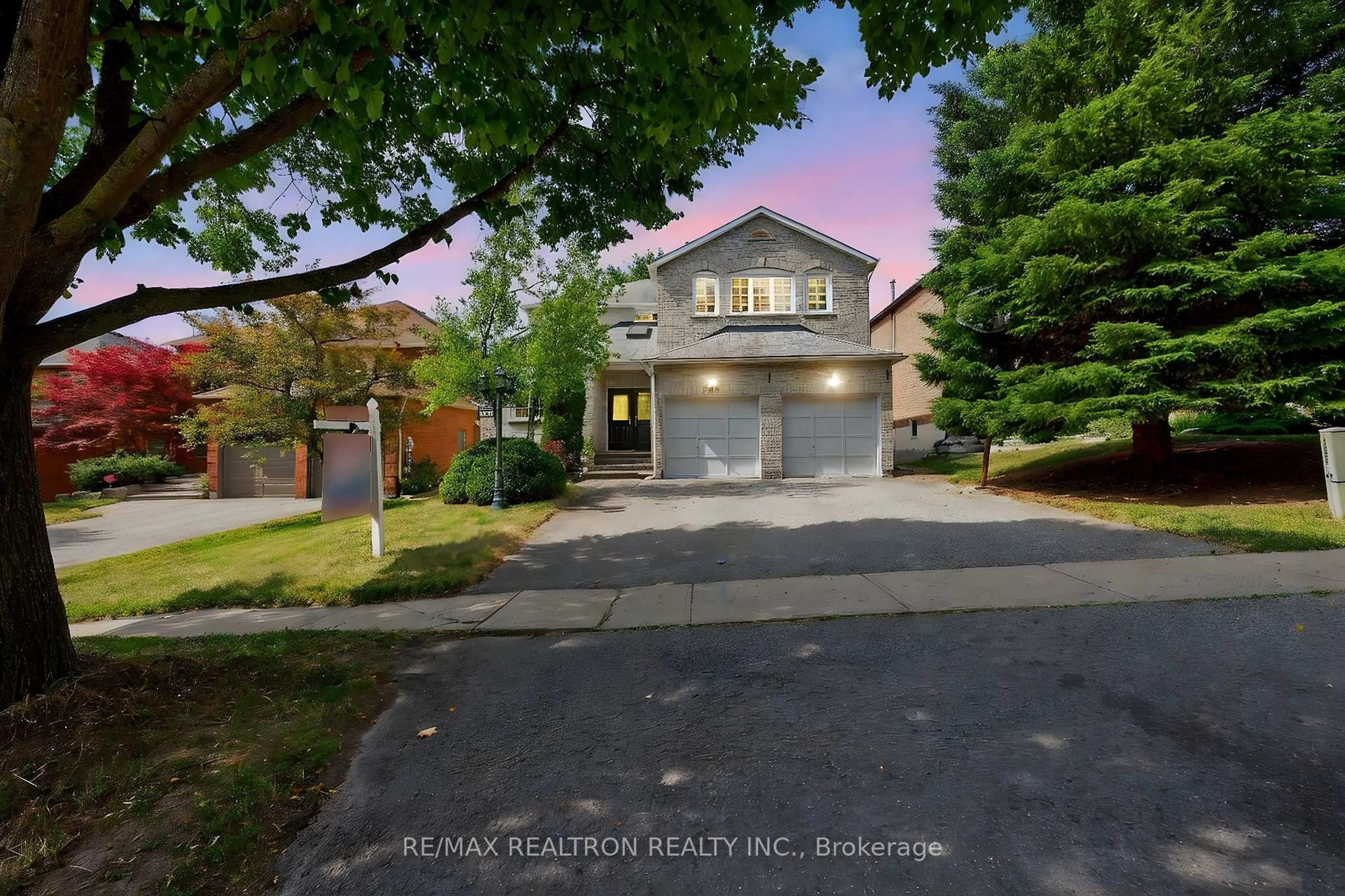Unknown for 351 Kirby Cres, Newmarket Ontario L3X 1G8