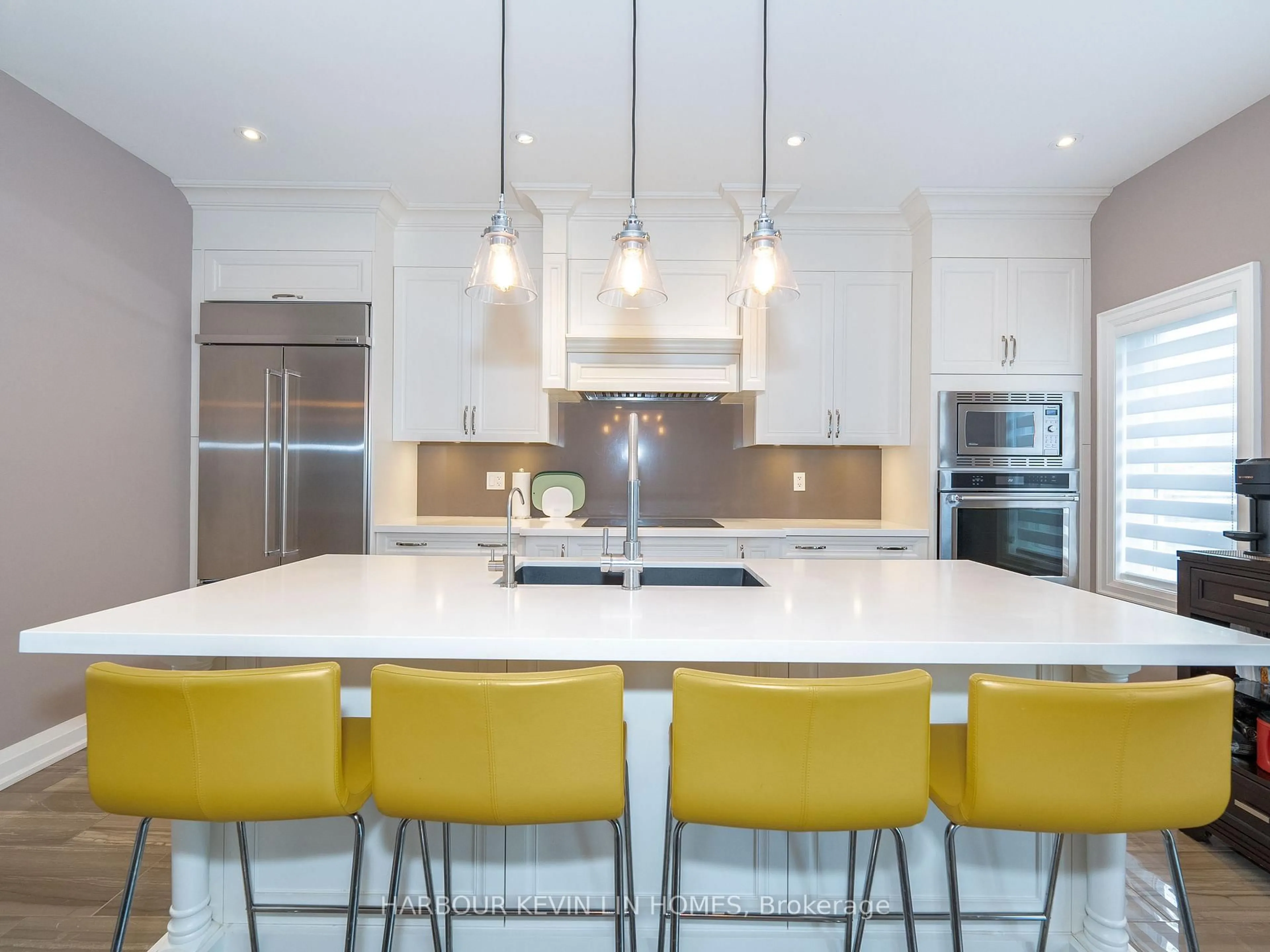 Contemporary kitchen, unknown for 6 Point Pelee Lane, Richmond Hill Ontario L4S 0G4