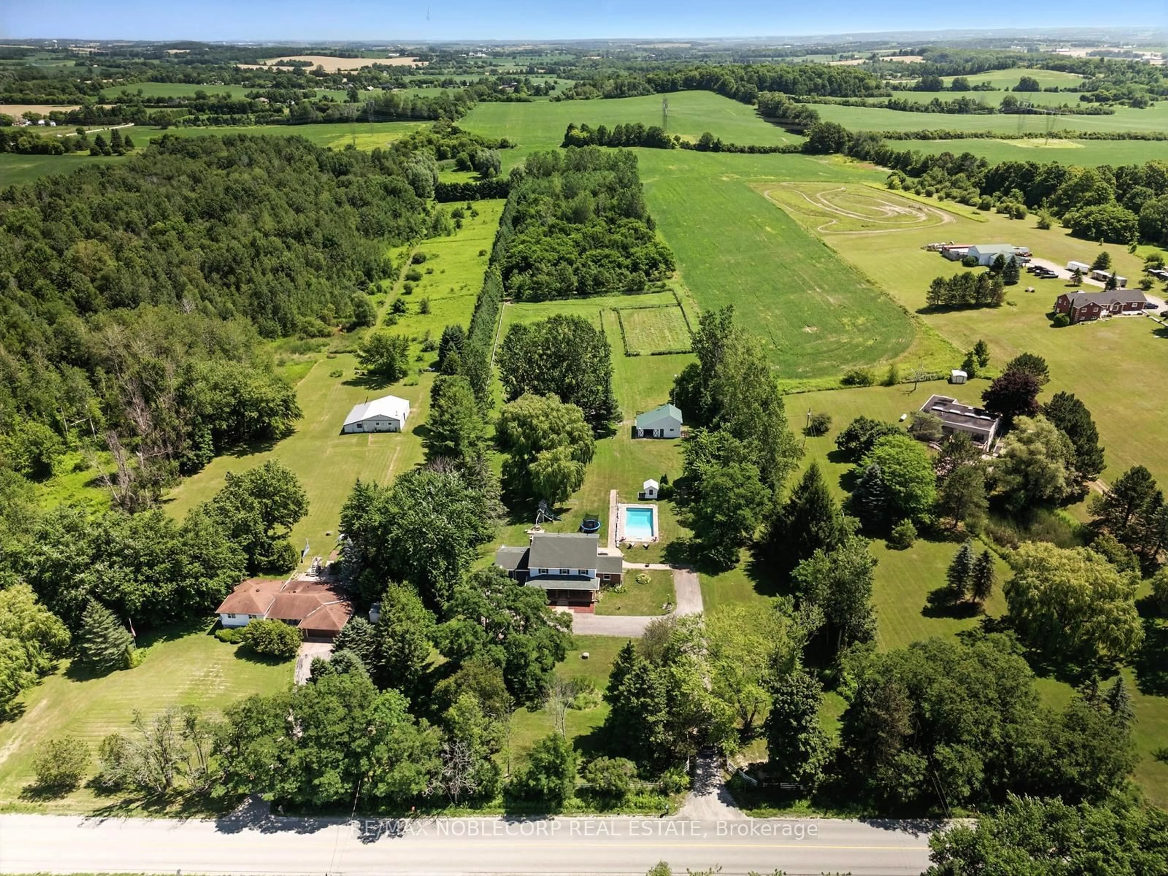 A pic from outside/outdoor area/front of a property/back of a property/a pic from drone, unknown for 2037 15th Sdrd, New Tecumseth Ontario L0G 1W0