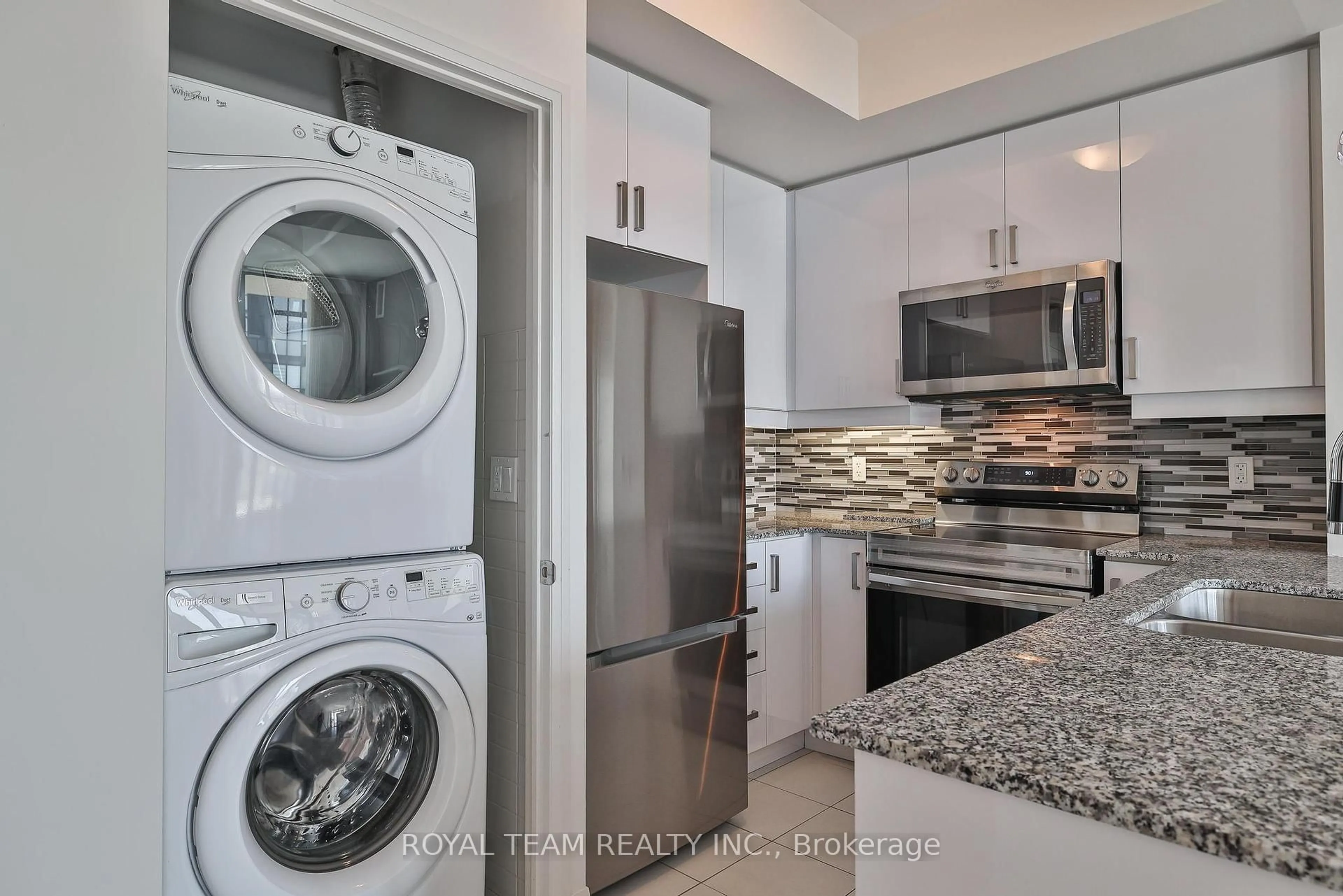 Kitchen with laundary machines, ceramic/tile floor for 2900 Highway 7 #3405, Vaughan Ontario L4K 0G3