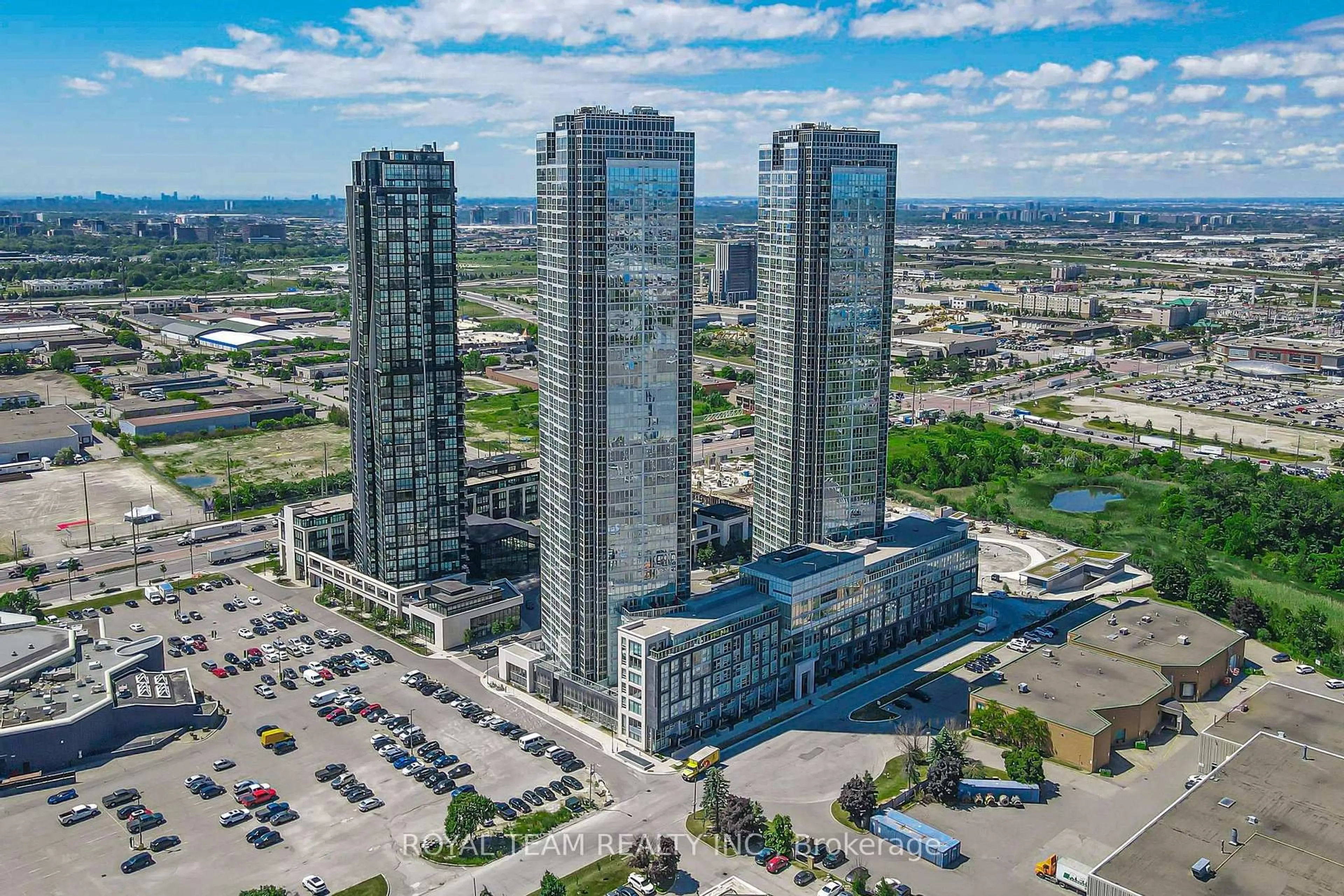 A pic from outside/outdoor area/front of a property/back of a property/a pic from drone, city buildings view from balcony for 2900 Highway 7 #3405, Vaughan Ontario L4K 0G3