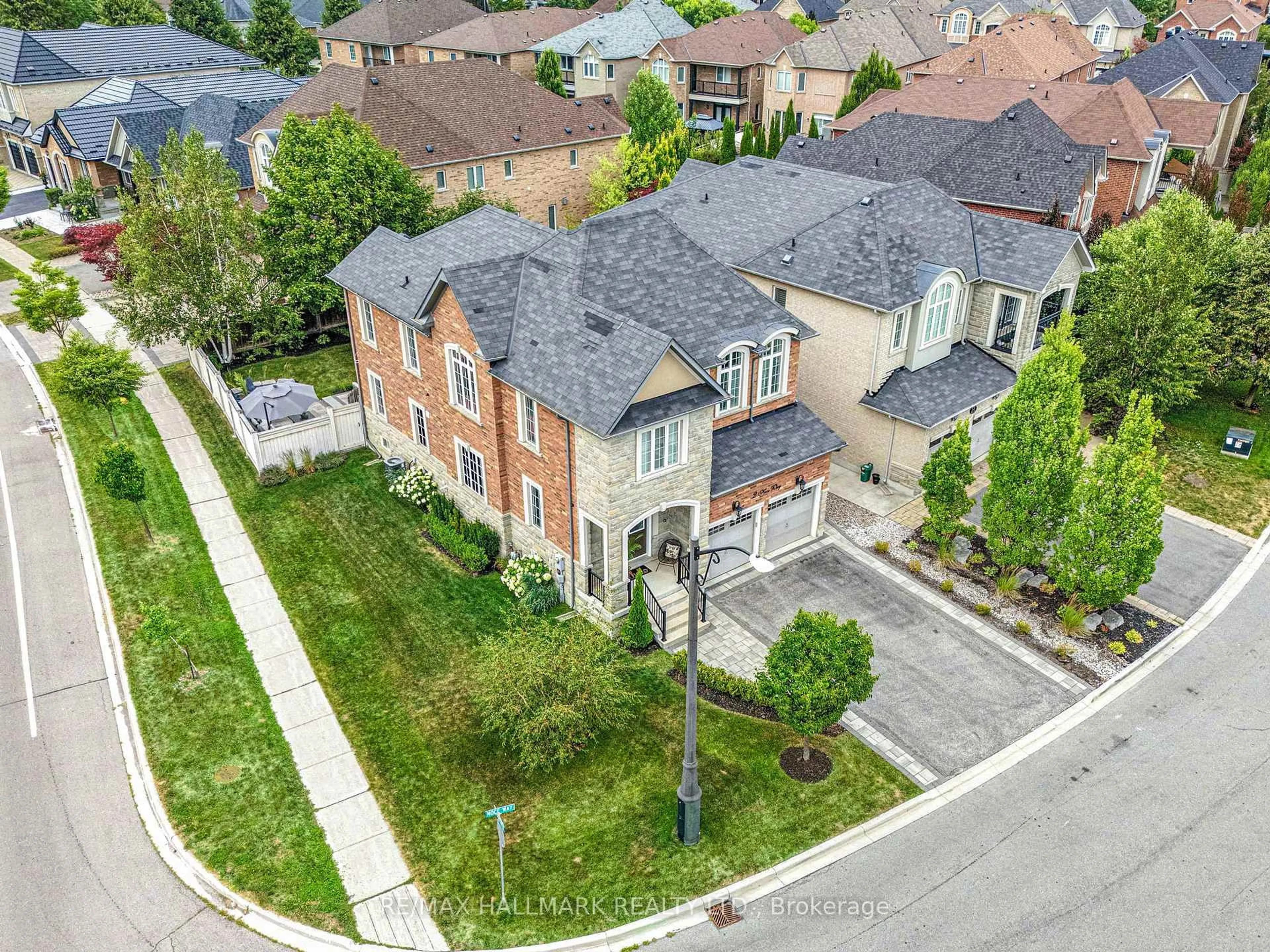 A pic from outside/outdoor area/front of a property/back of a property/a pic from drone, street for 2 Noce Way, Vaughan Ontario L4H 0X1