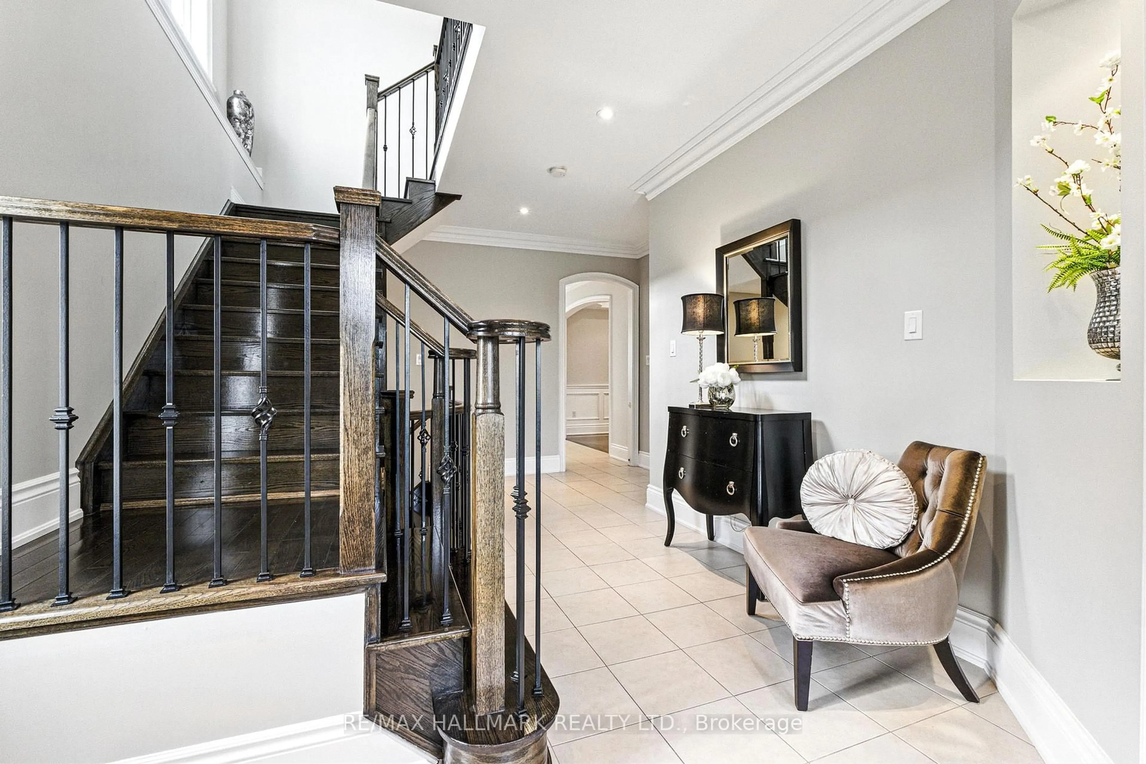 Indoor entryway for 2 Noce Way, Vaughan Ontario L4H 0X1