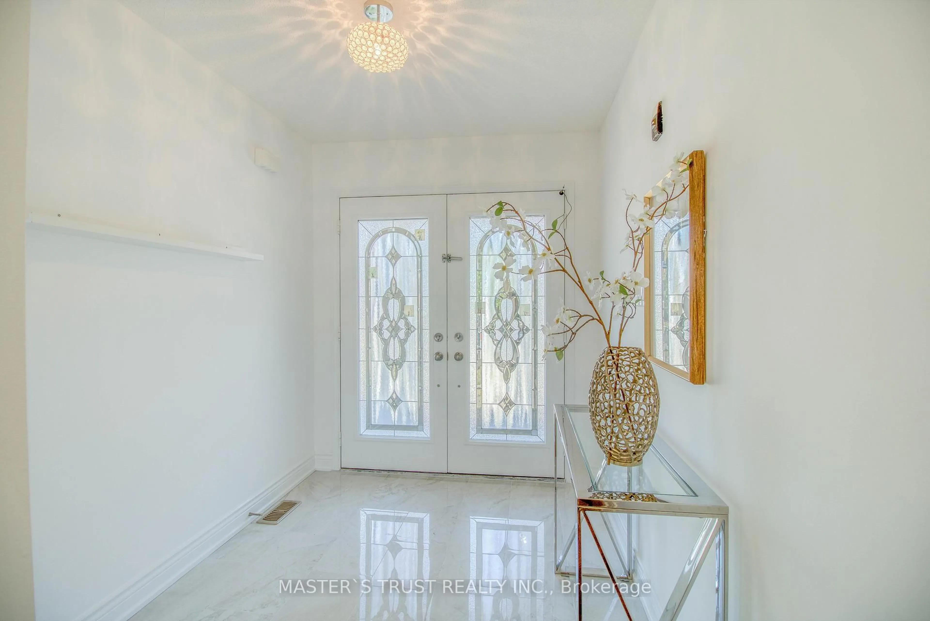 Indoor foyer for 8 Charles Brown Rd, Markham Ontario L3S 4T3