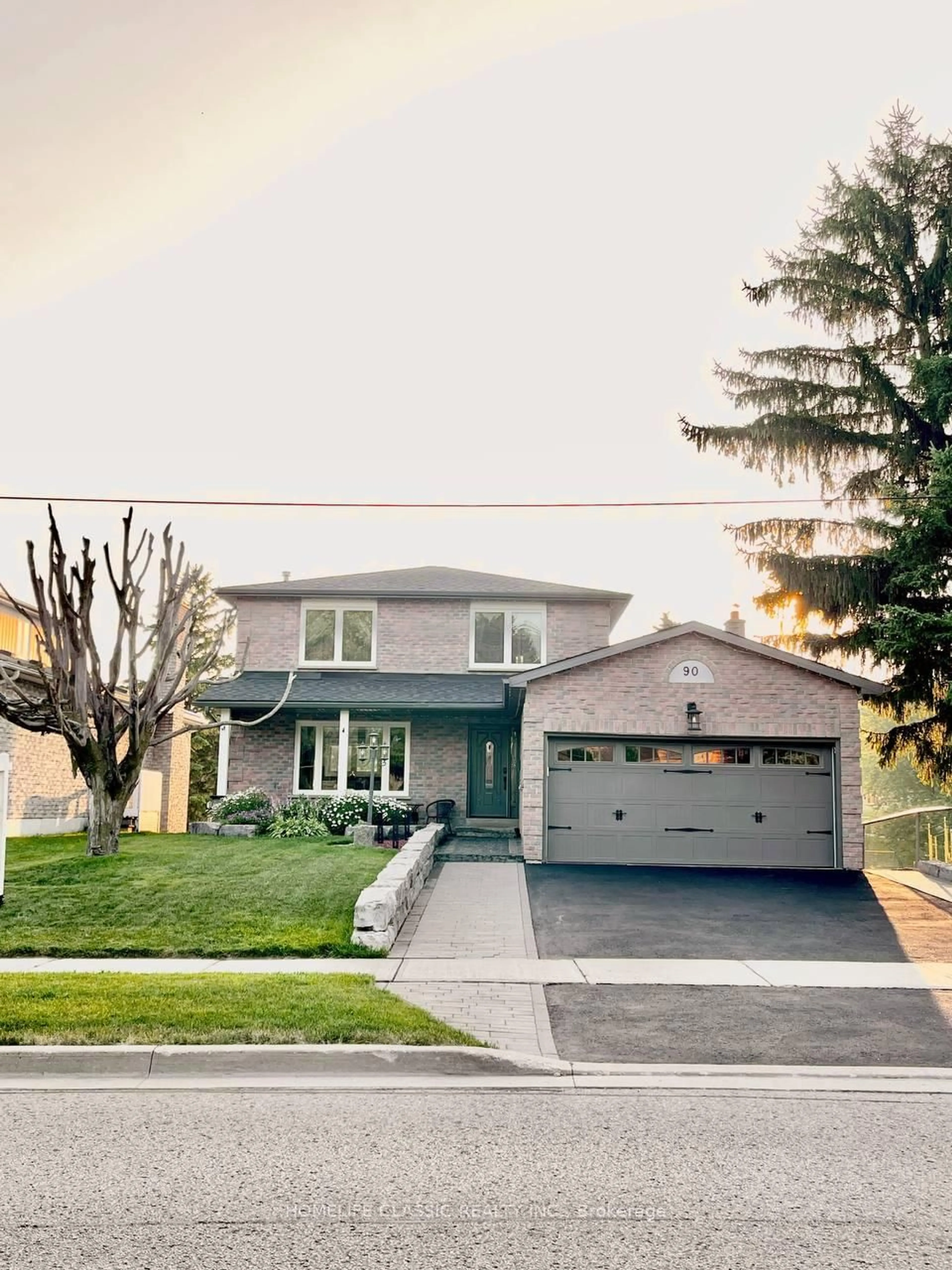 Home with brick exterior material, street for 90 Carlson Dr, Newmarket Ontario L3Y 5H3