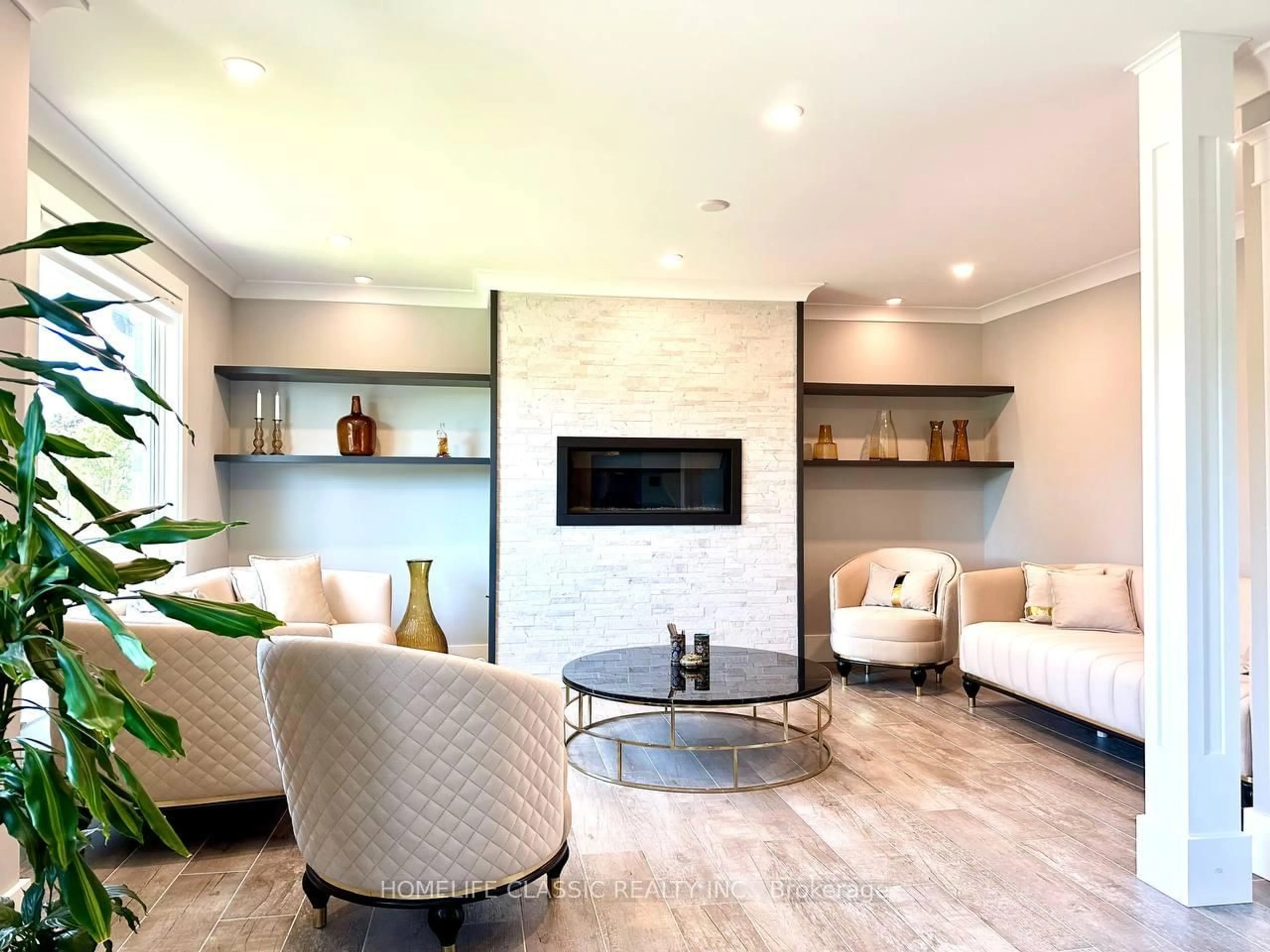 Living room with furniture, unknown for 90 Carlson Dr, Newmarket Ontario L3Y 5H3