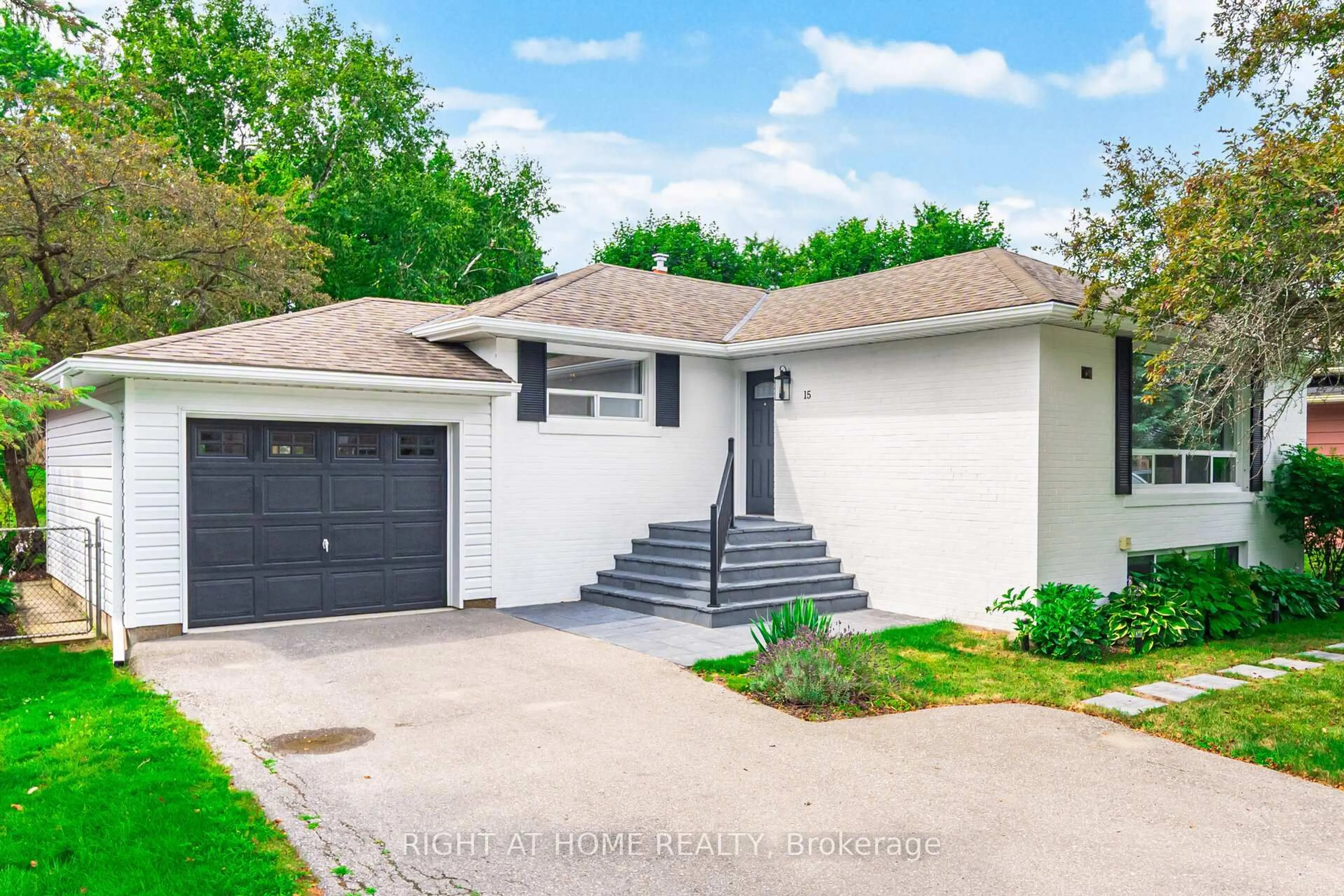 Home with vinyl exterior material, street for 15 Kemano Rd, Aurora Ontario L4G 2Y2