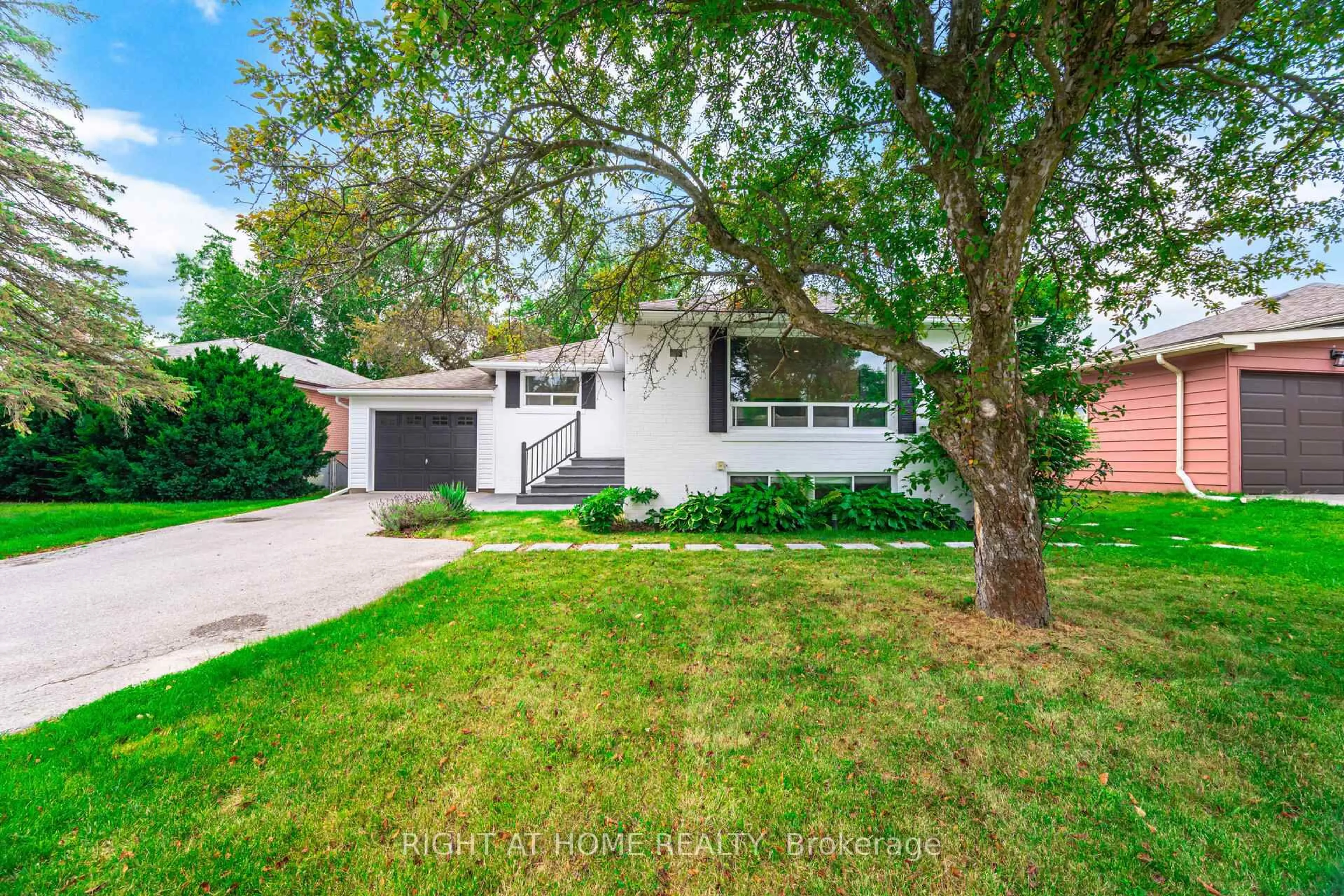 Unknown for 15 Kemano Rd, Aurora Ontario L4G 2Y2