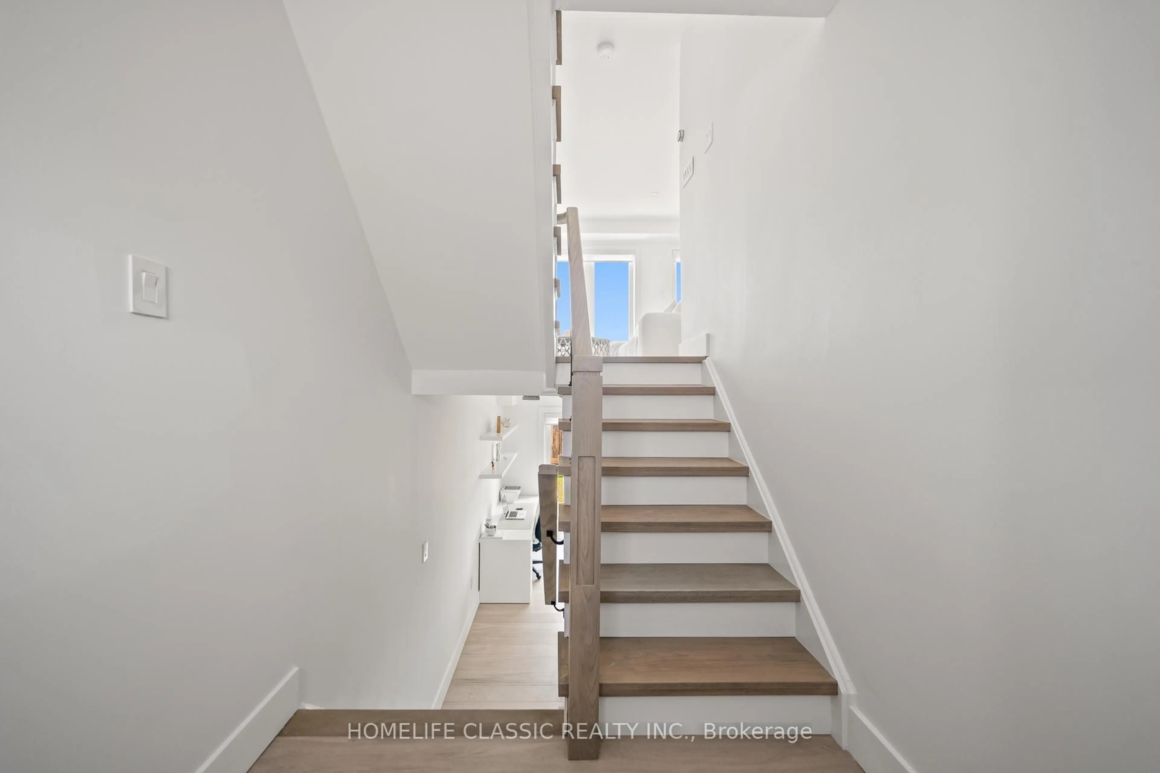 Stairs for 14 Larissa Crt, Vaughan Ontario L6A 2K8