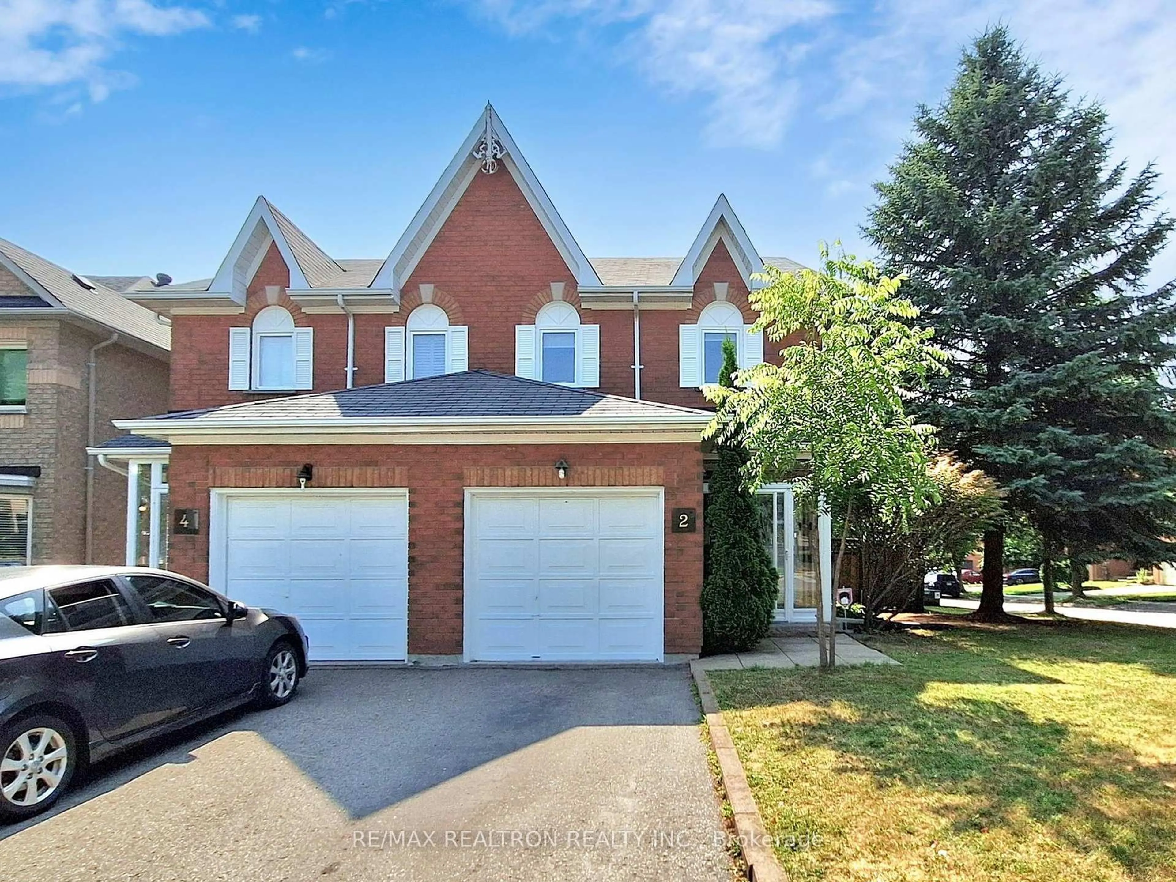 Home with brick exterior material, street for 2 Foxtail Rdge, Newmarket Ontario L3X 1Z4