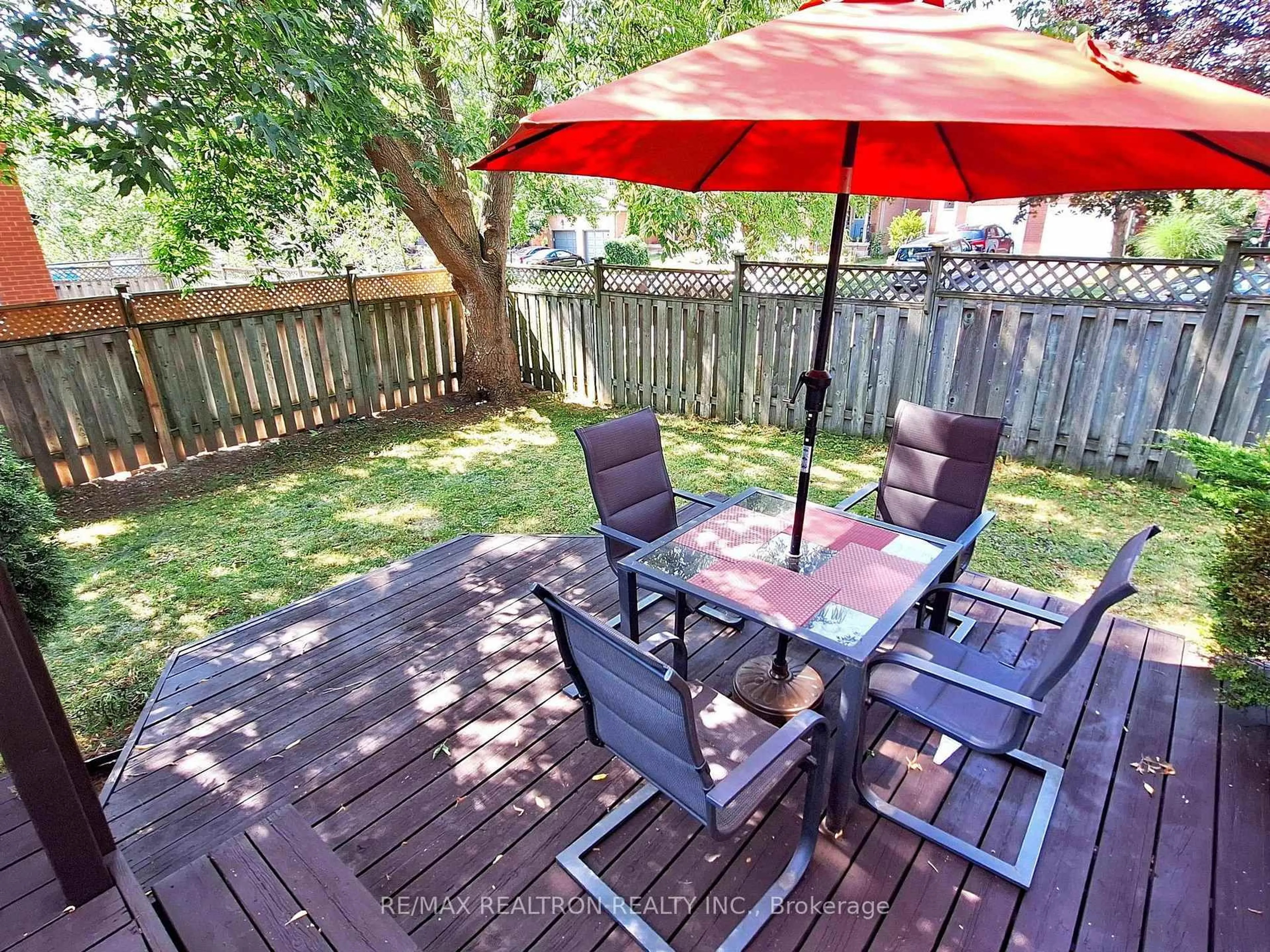 Patio, water/lake/river/ocean view for 2 Foxtail Rdge, Newmarket Ontario L3X 1Z4