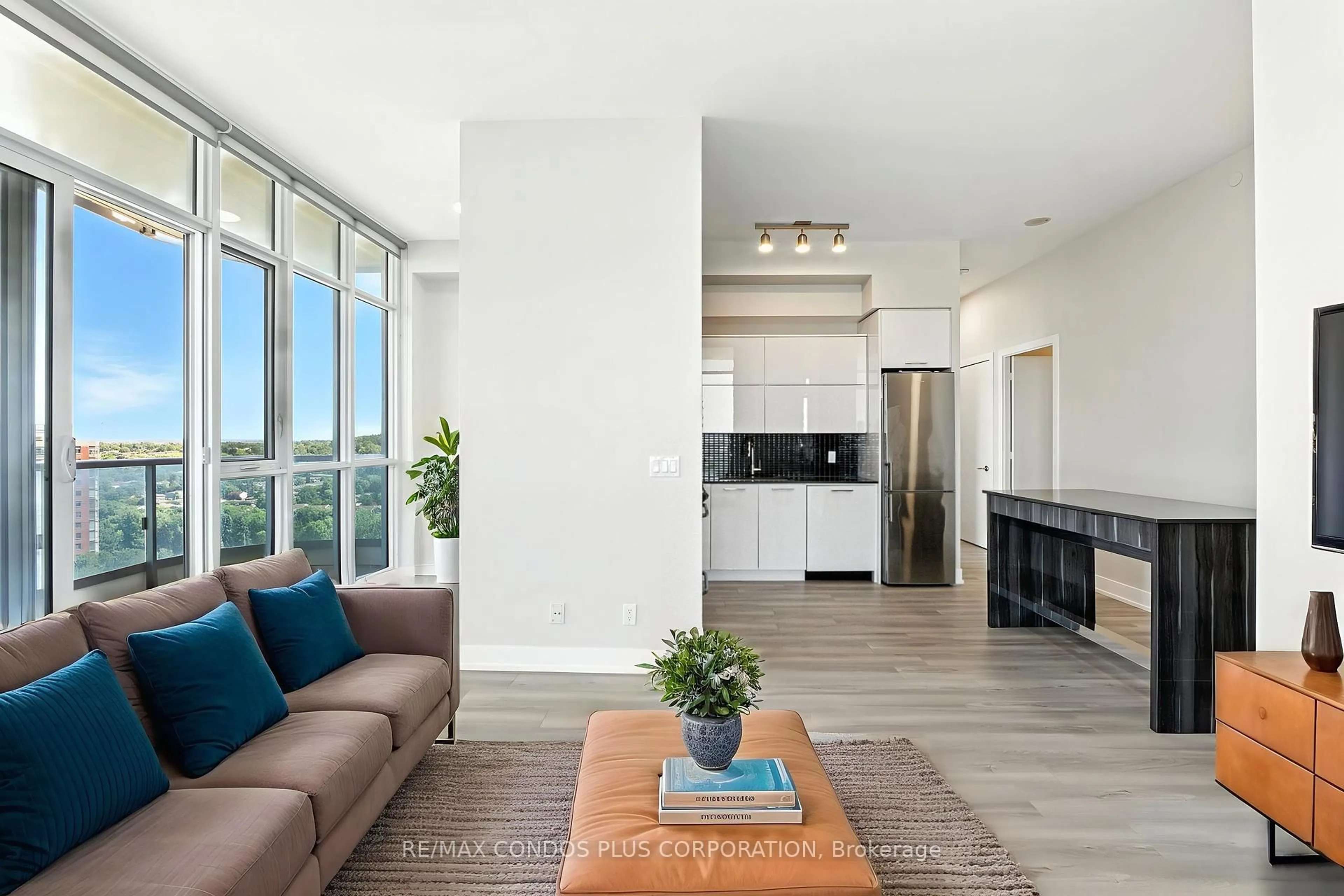 Living room with furniture, unknown for 9471 Yonge St #Lph15, Richmond Hill Ontario L4C 0Z5