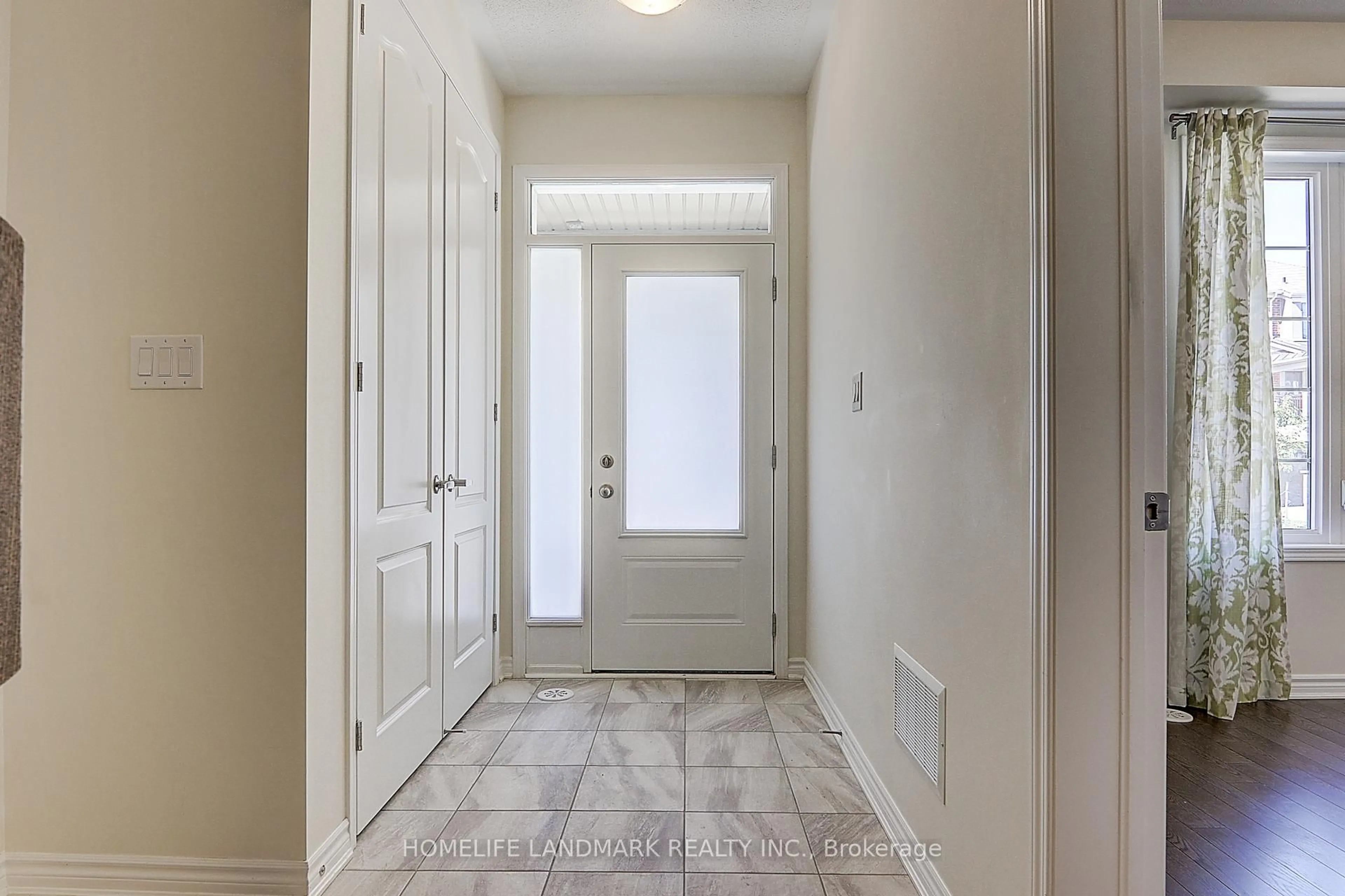 Indoor entryway for 55 Casely Ave, Richmond Hill Ontario L4S 2T9