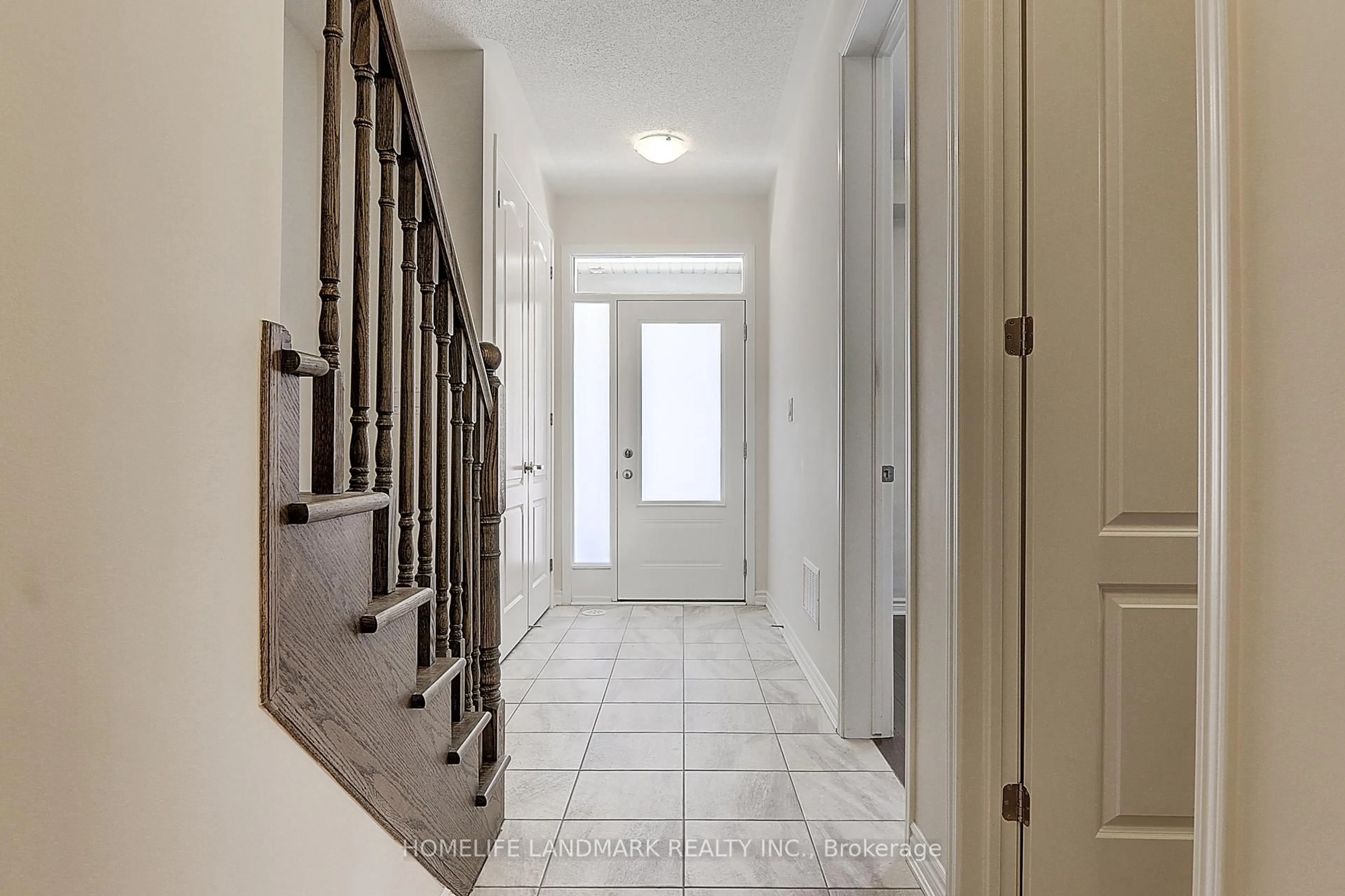 Indoor entryway for 55 Casely Ave, Richmond Hill Ontario L4S 2T9