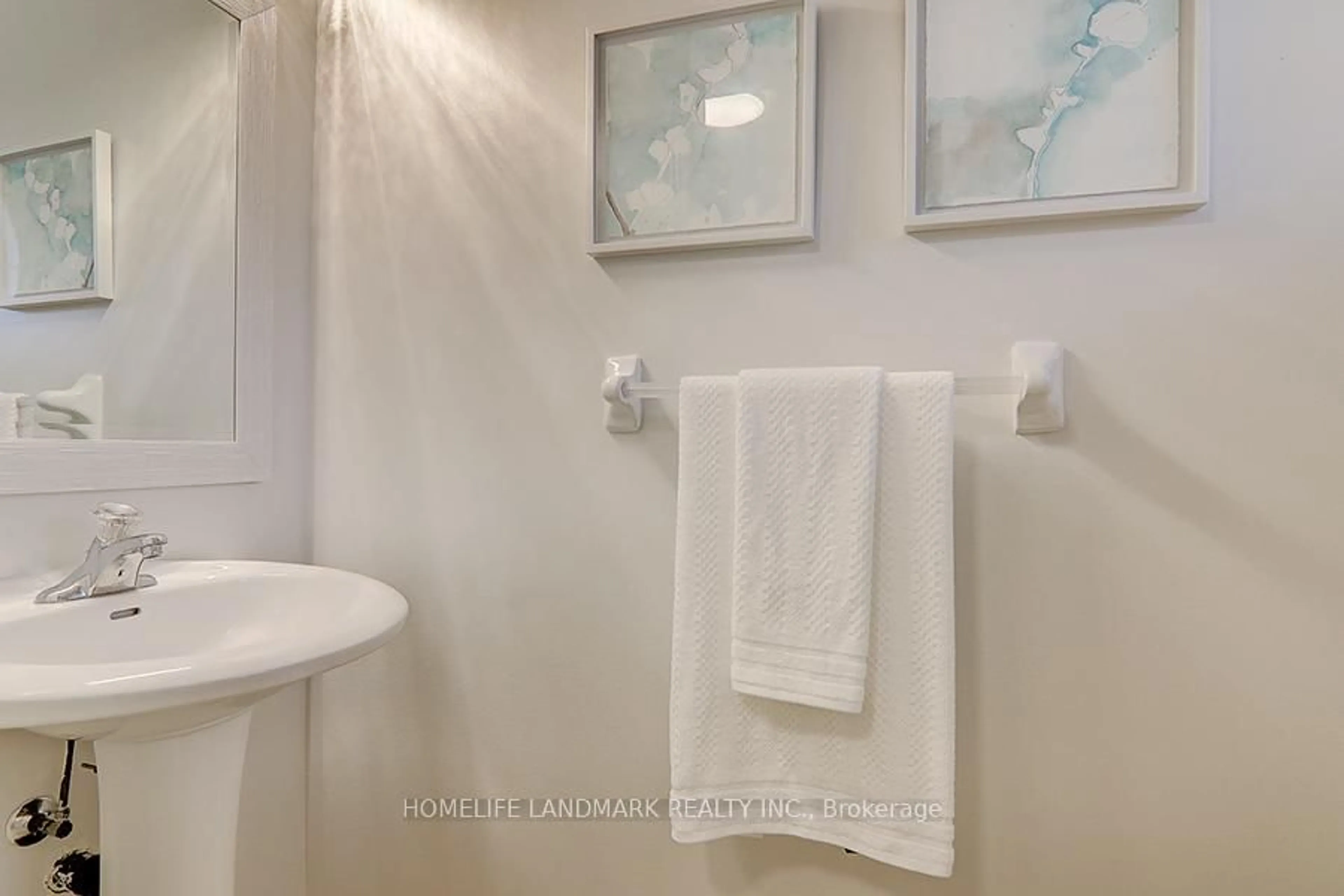 Standard bathroom, ceramic/tile floor for 21 Raintree Dr, Markham Ontario L3R 5T9