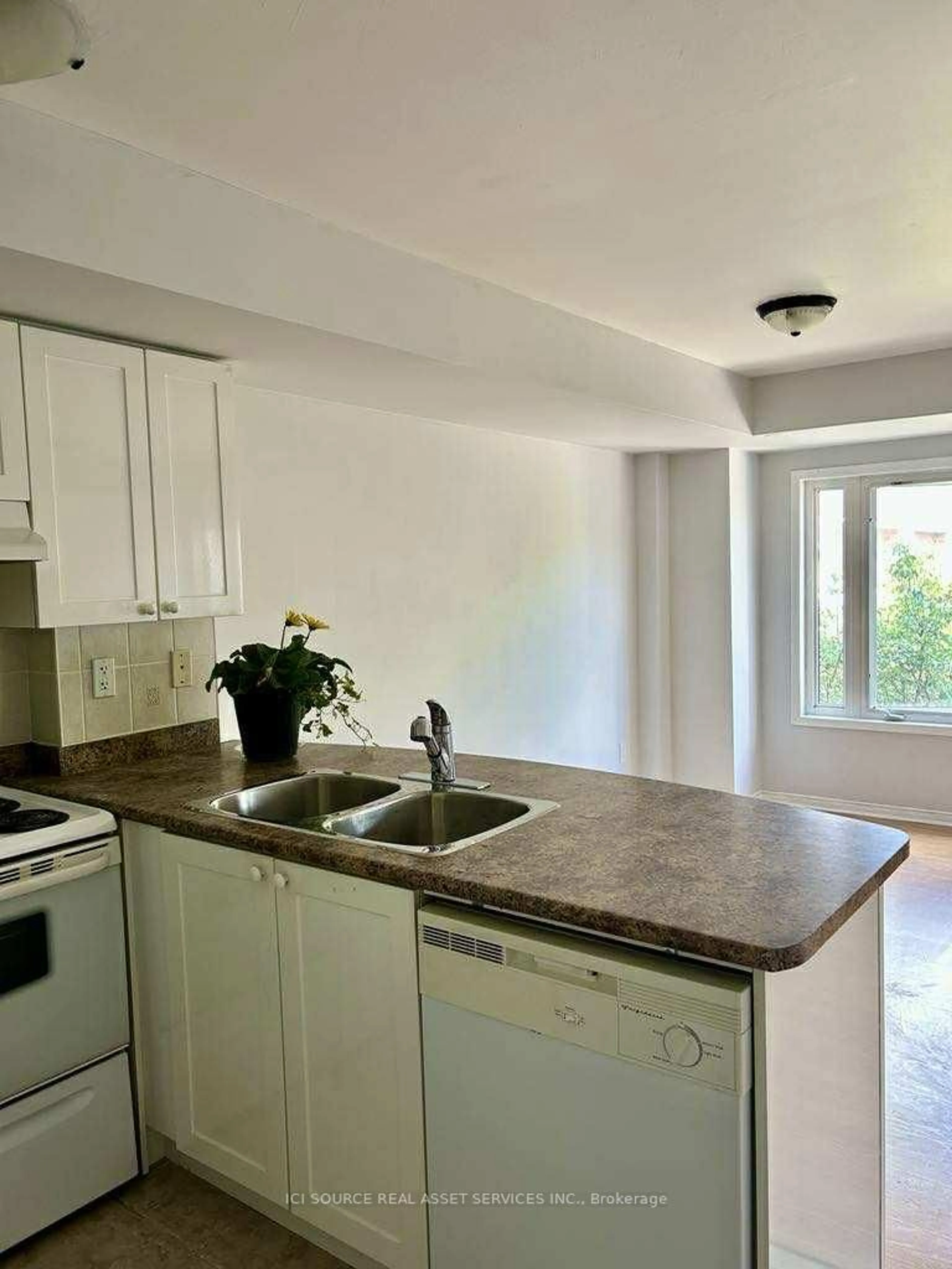Standard kitchen, unknown for 308 John St #220, Markham Ontario L3T 0A7